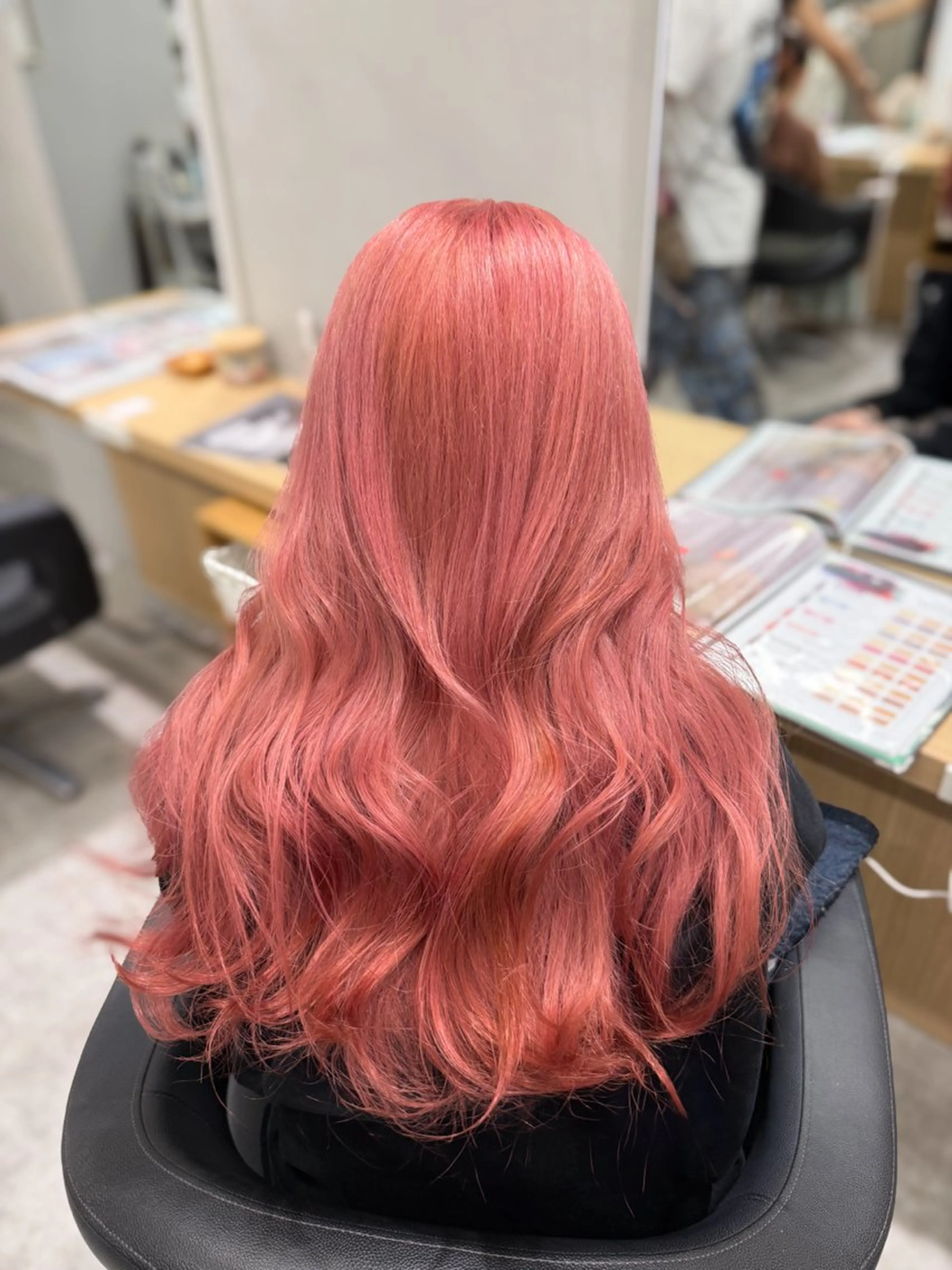 ロング カラー ブリーチ ピンクカラー ヘアカラー トリートメント 美髪🫧ブリーチ/ デザイン/永田汰伊智のヘアスタイル