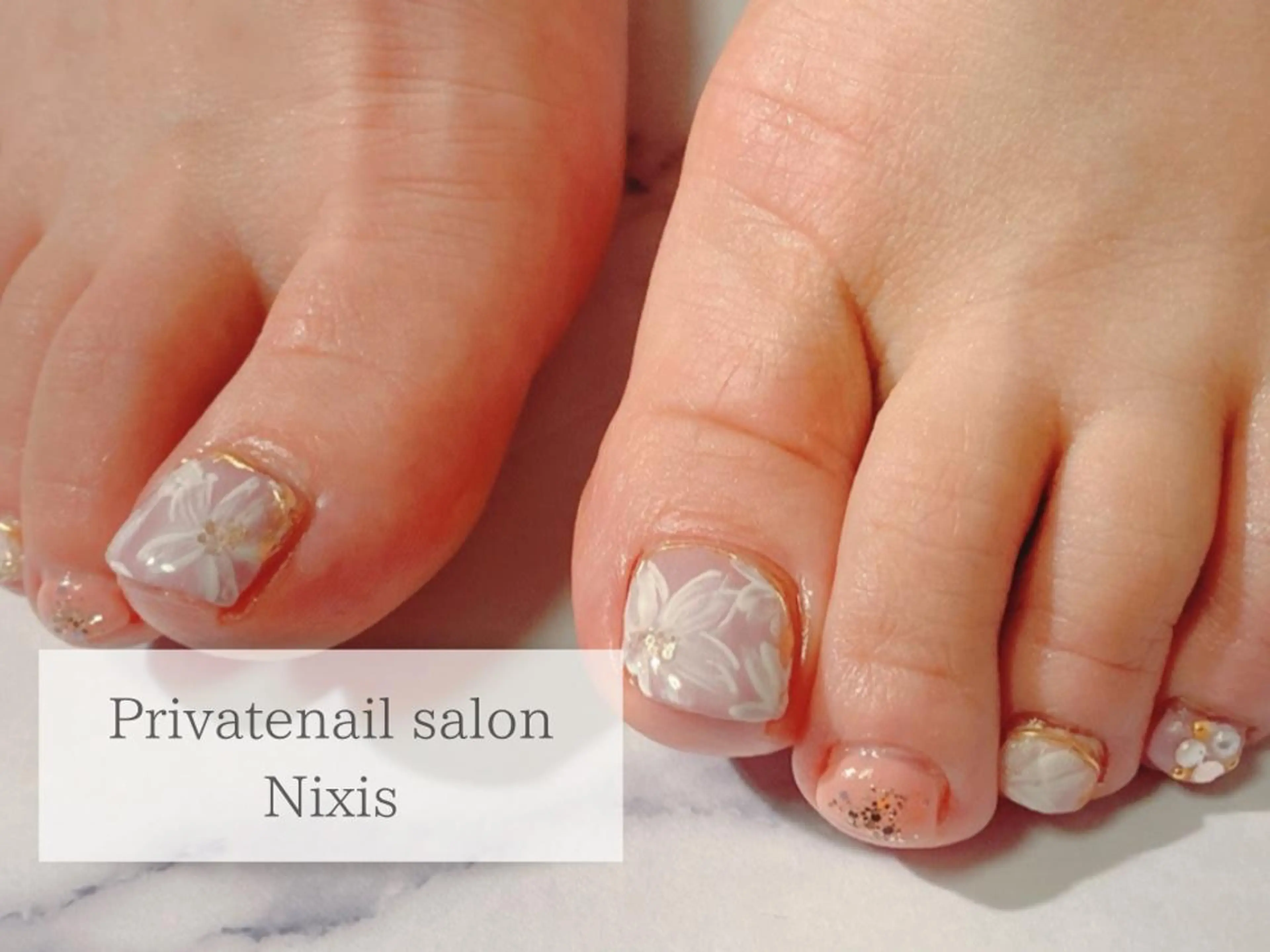 ネイル フラワーネイル 大人キレイ 𝑁𝑖𝑥𝑖𝑠のネイルデザイン