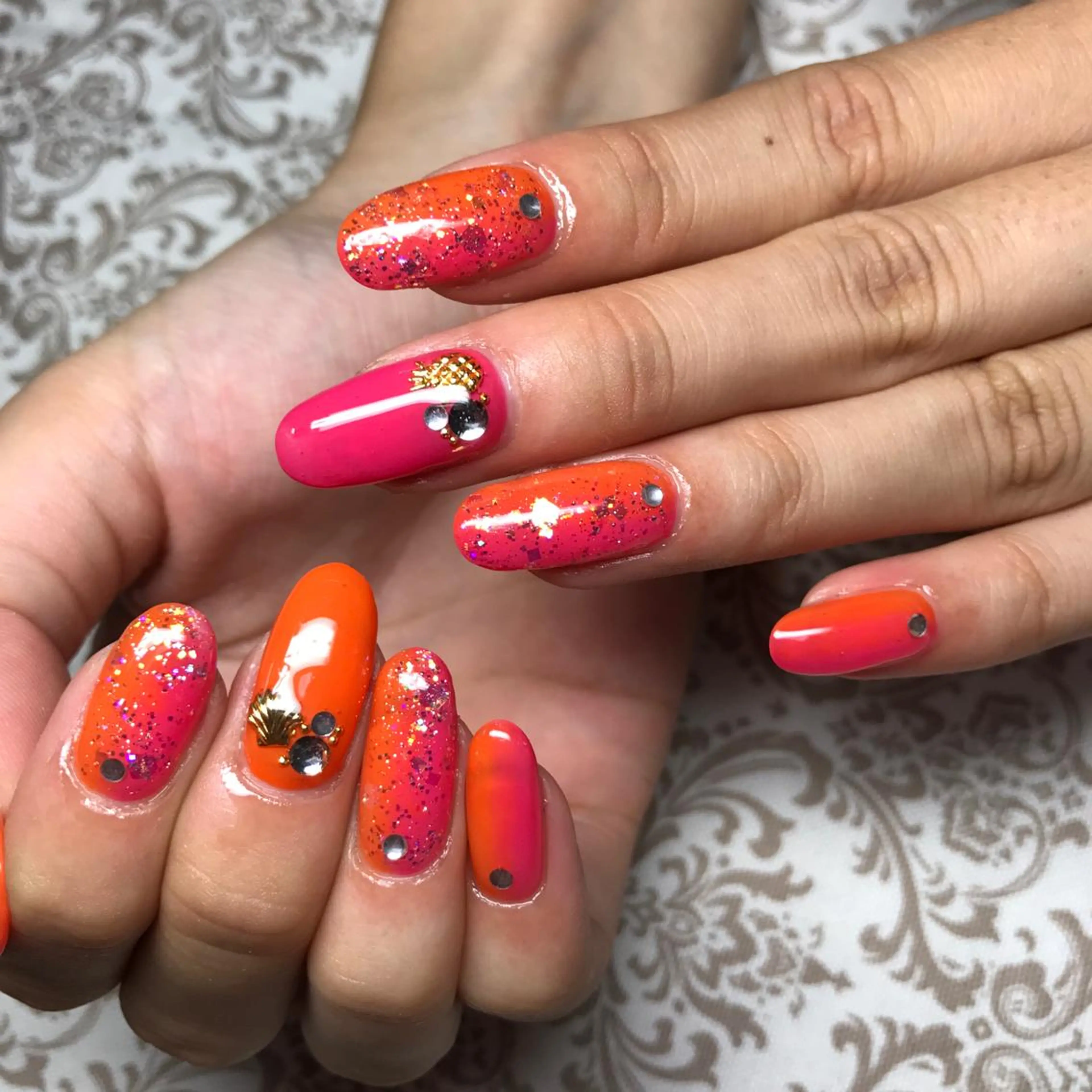 ネイル グラデーション ラメ(グリッター) 夏ネイル COCO +のエステ・リラクイメージ