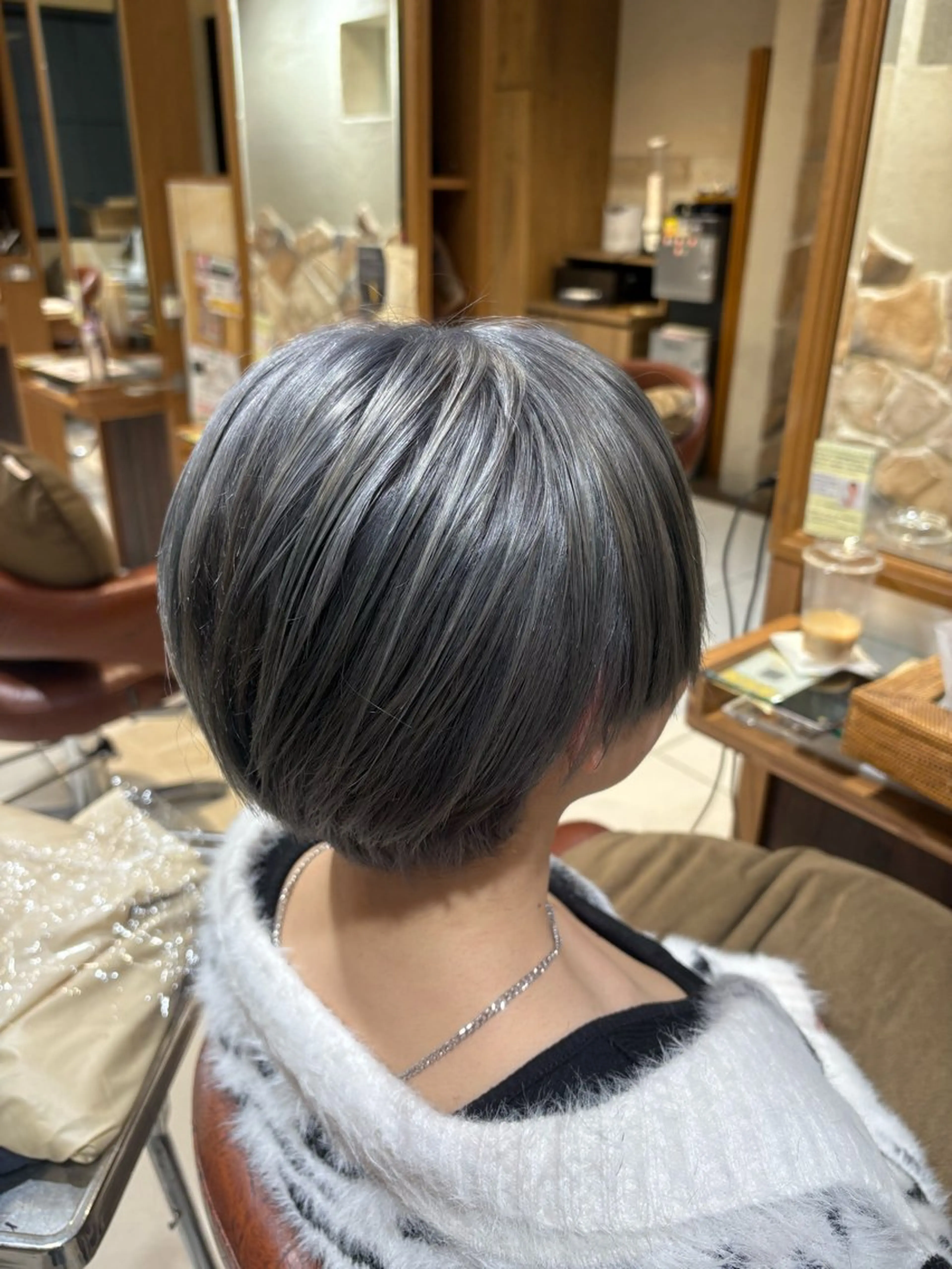 ショート カラー レイヤー/切りっぱな しボブ✨️みずか💜のヘアスタイル