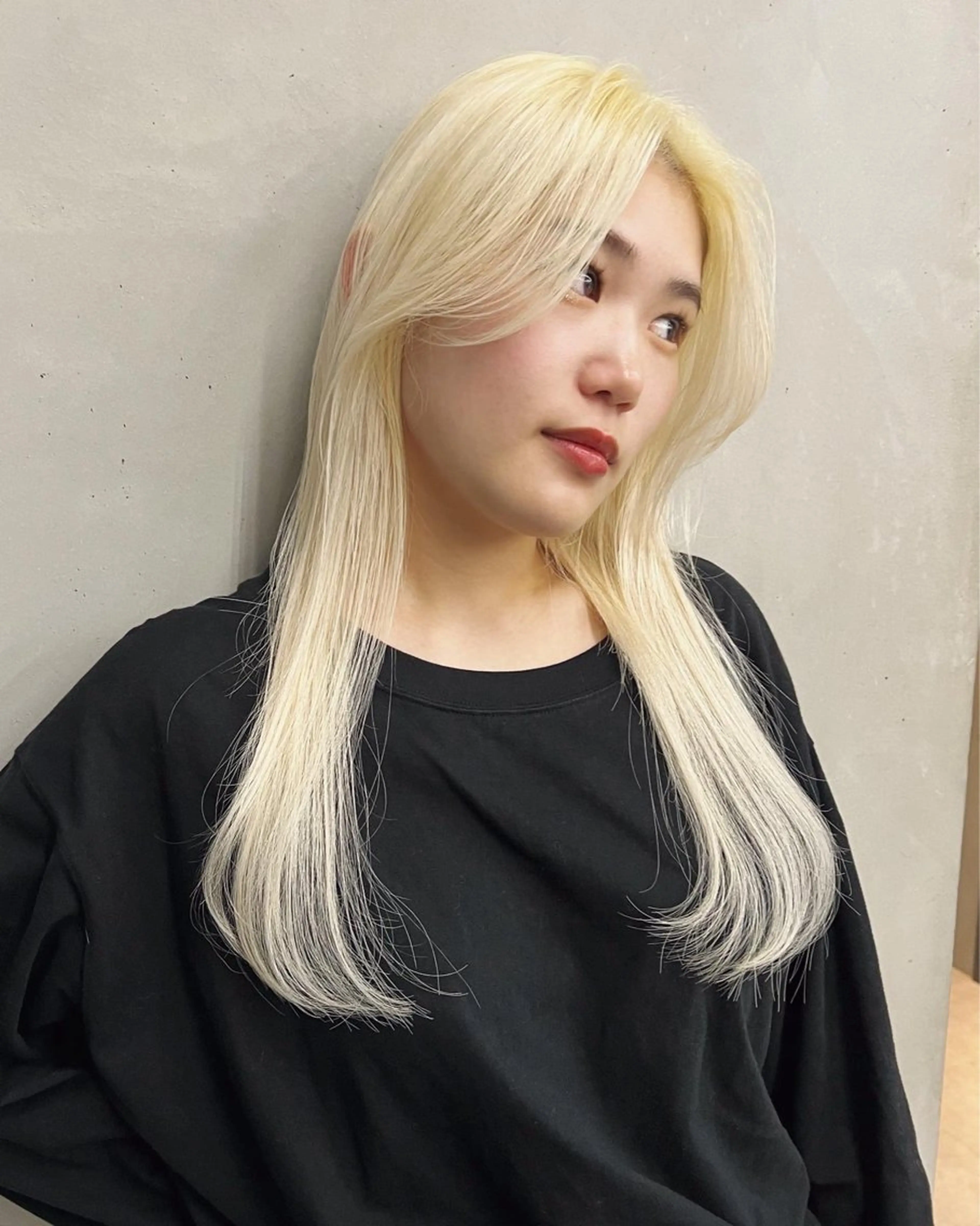 セミロング カラー 抜きっぱなしブロンド カット ヘアカラー トリートメント sakoda shunkiのヘアスタイル