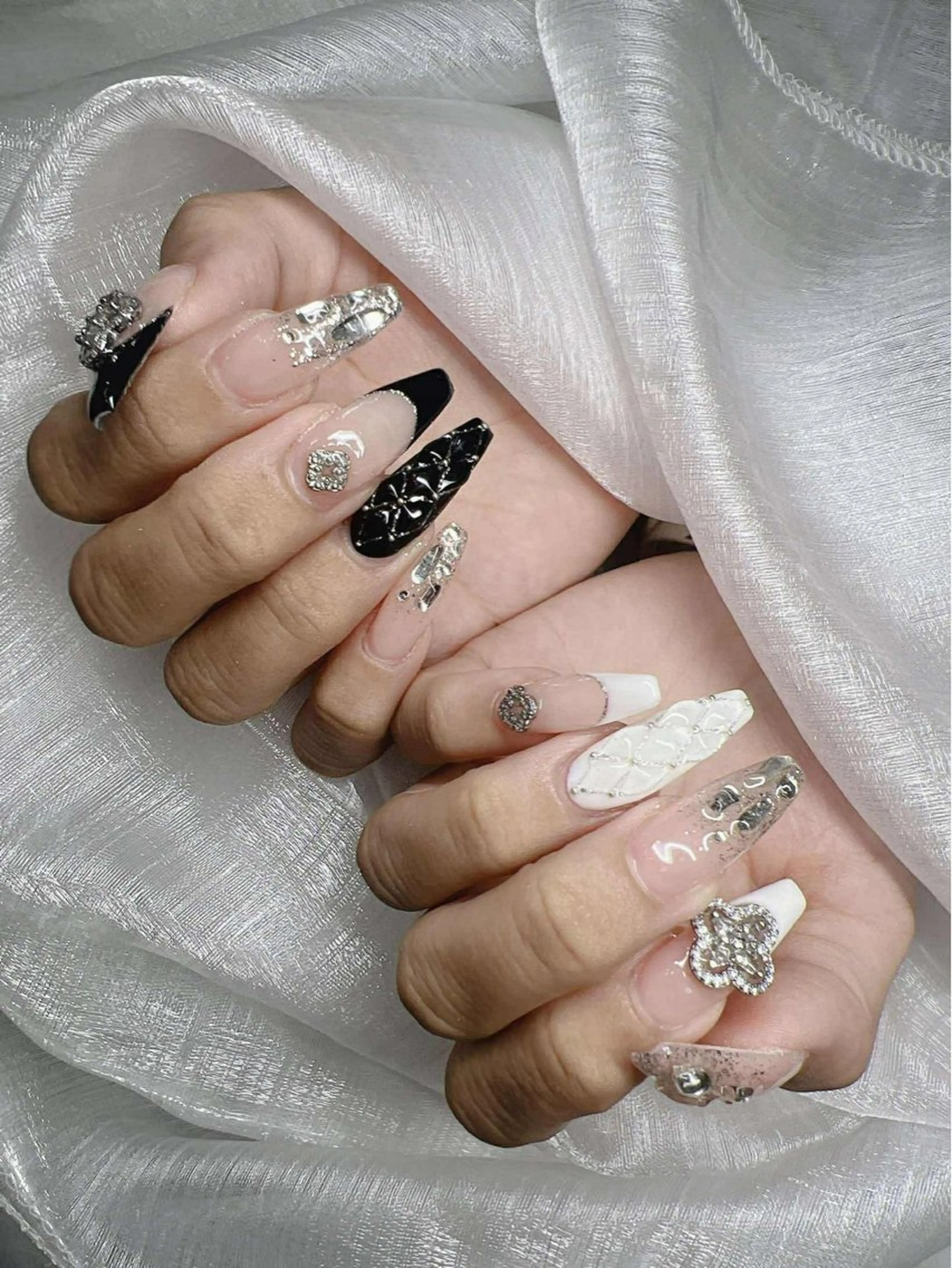 ネイル 長さ出し グラデーション 卒業式 キラキラネイル マグネットネイル ハンドネイル Lee Nailsのネイルデザイン