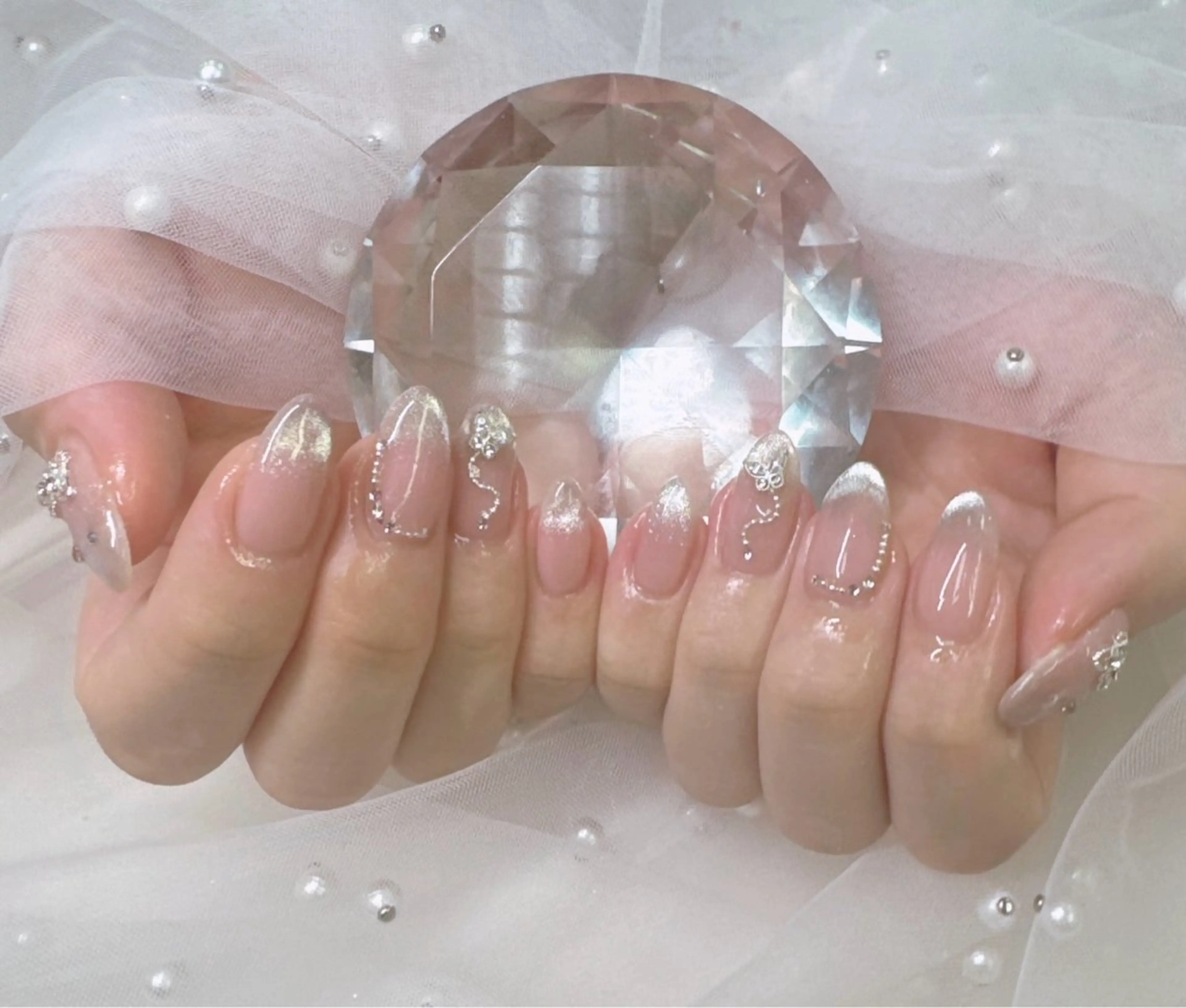 ネイル 成人式 ジェルネイル ハート キラキラネイル マグネットネイル ハンドネイル Queeens nailのネイルデザイン