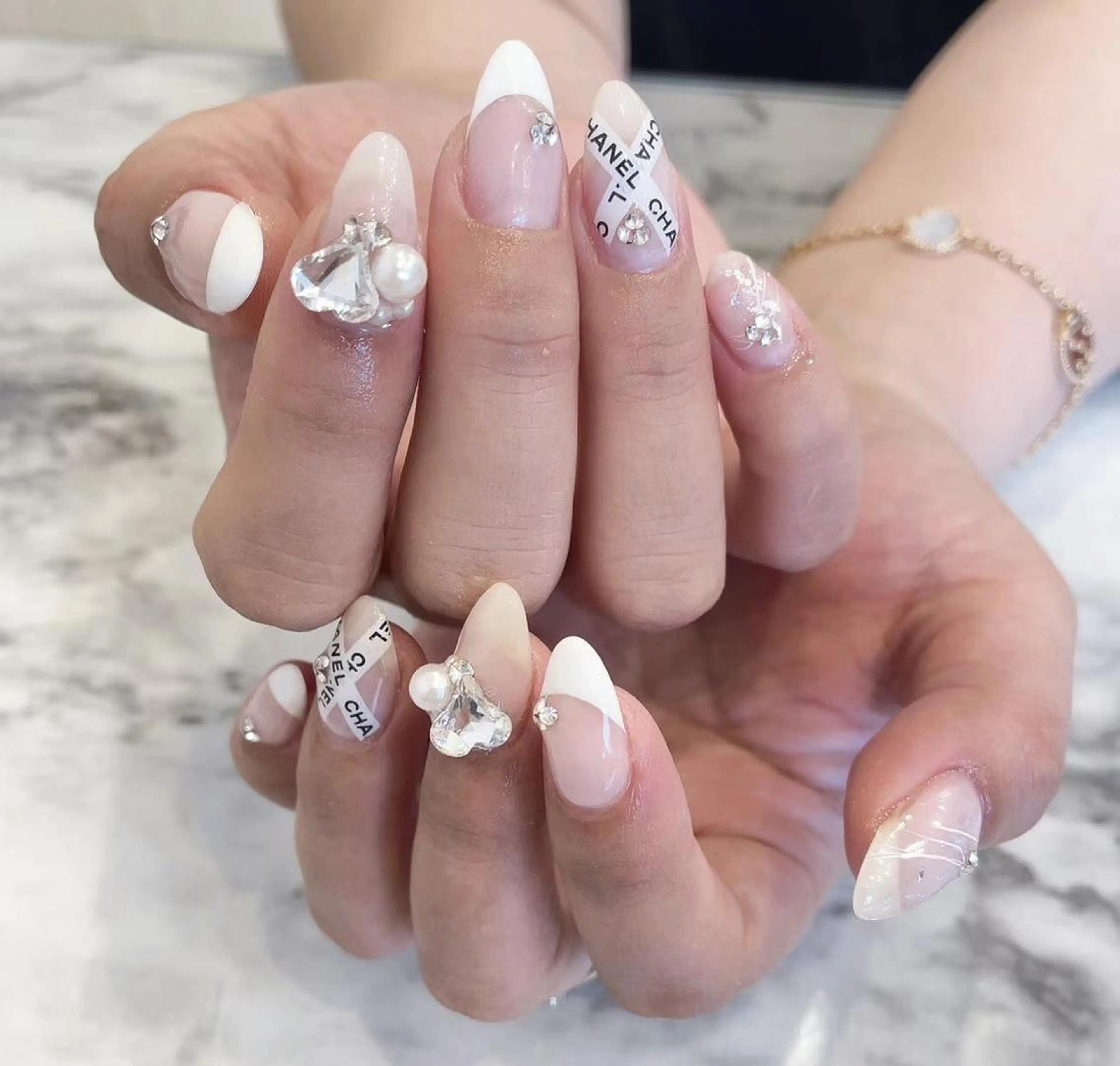 ネイル クリアネイル フレンチネイル ハート ホワイト Babarla nailのネイルデザイン
