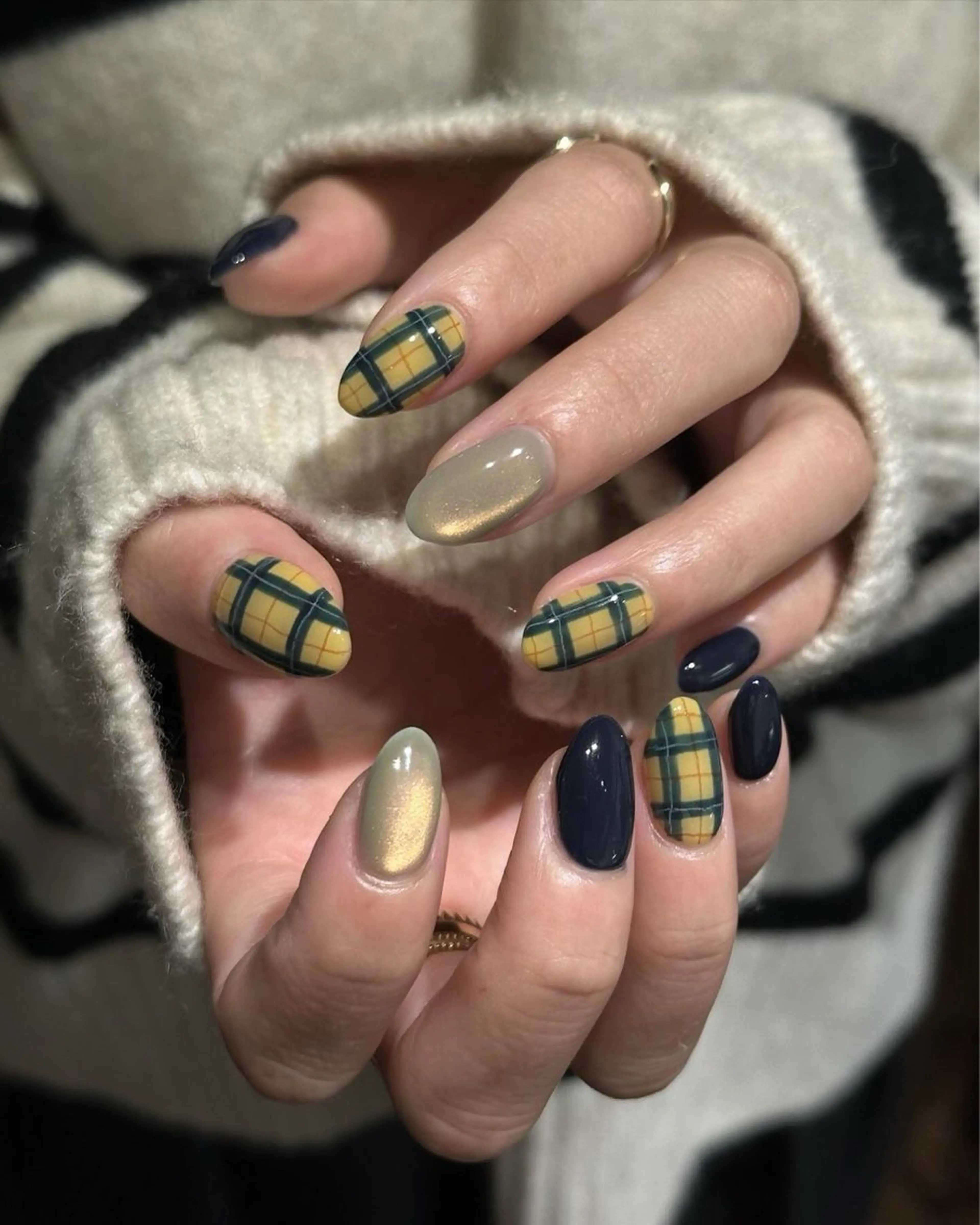 ネイル グラデーション キラキラネイル ワンカラーネイル 冬ネイル Jenn Nail Salonのネイルデザイン
