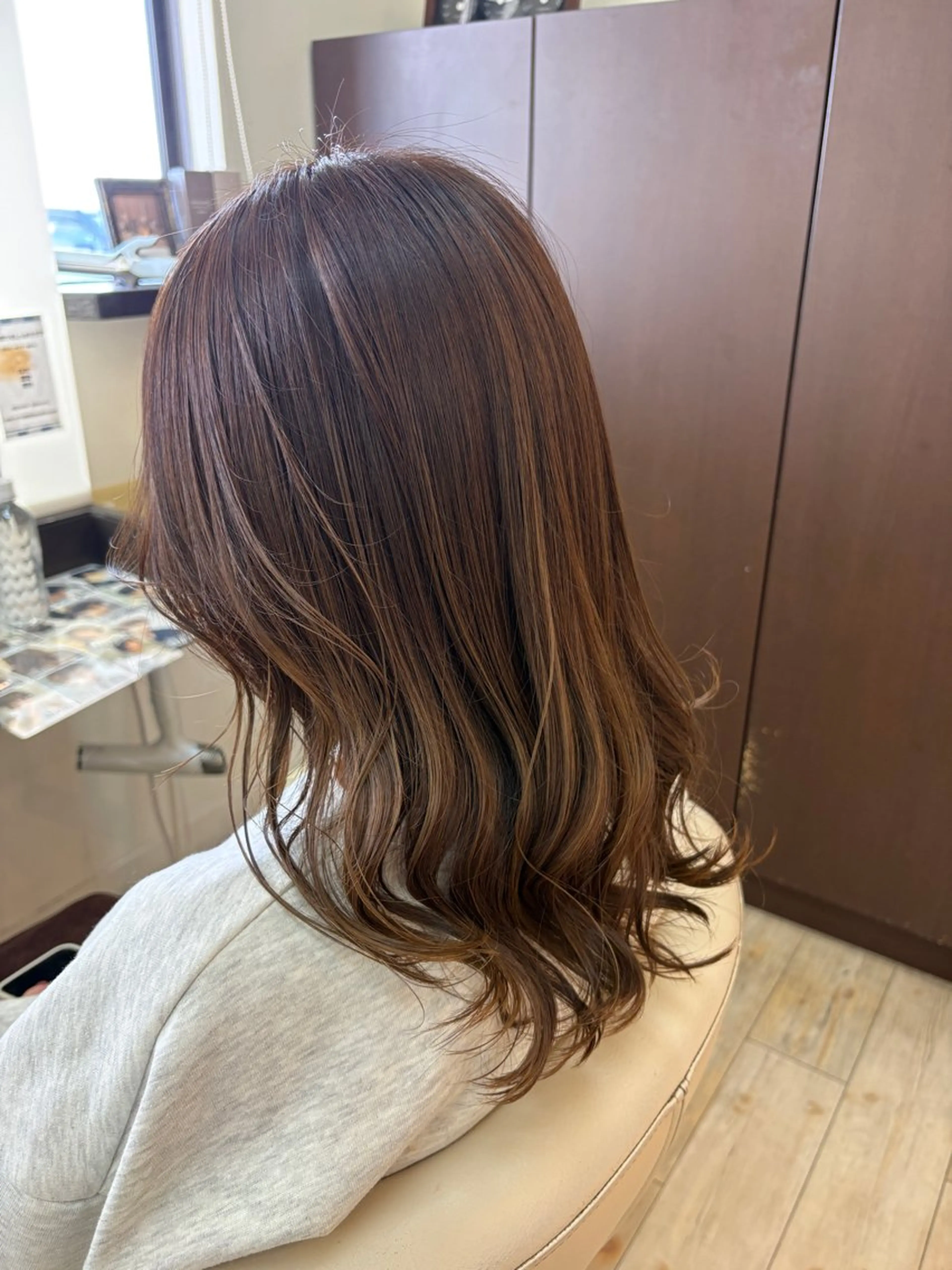 セミロング カラー ルプラボウ　岡田 莉音のヘアスタイル