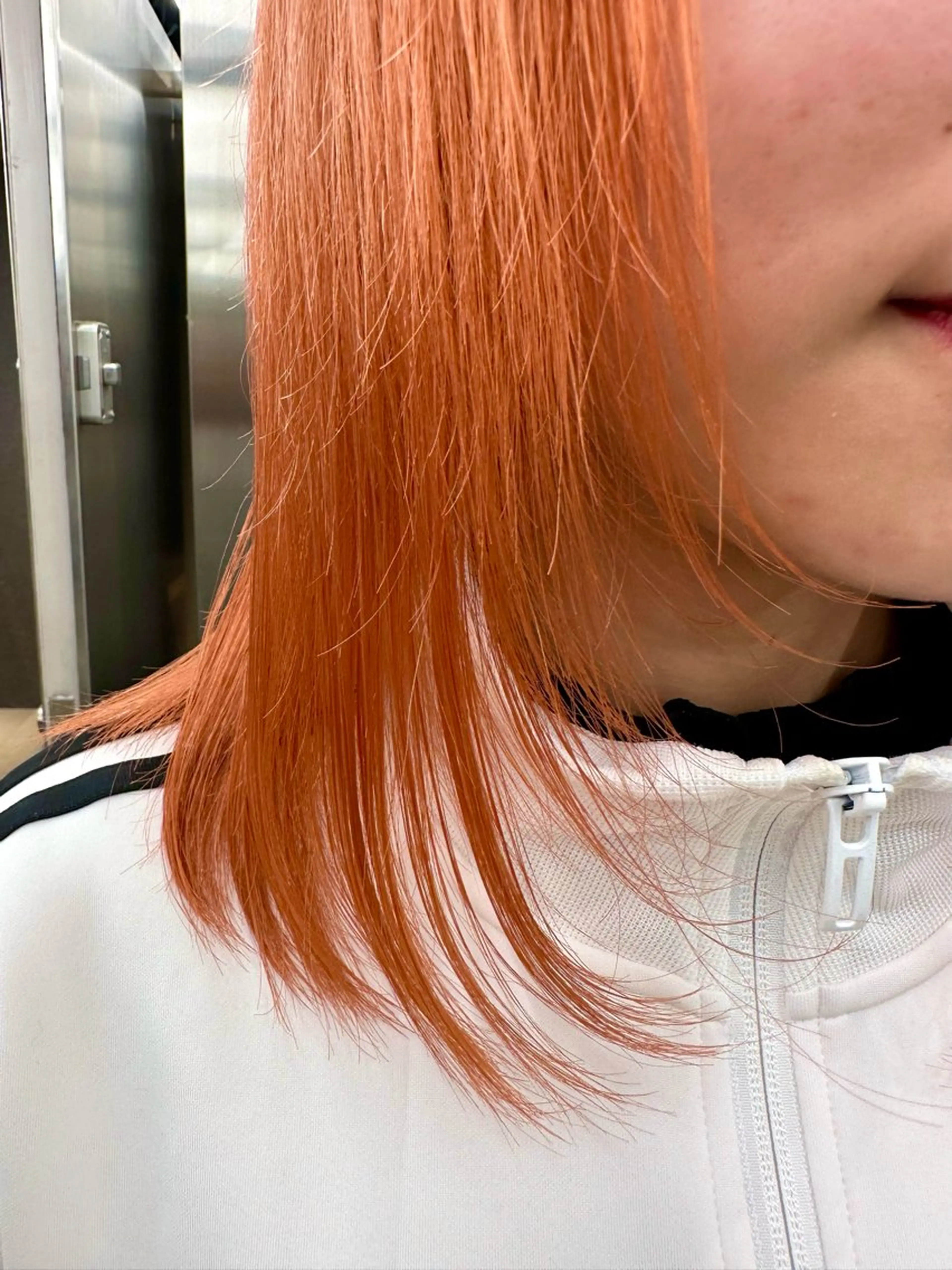 セミロング レイヤーカット トリートメント ハイトーン/ ブリーチ/縮毛矯正のヘアスタイル