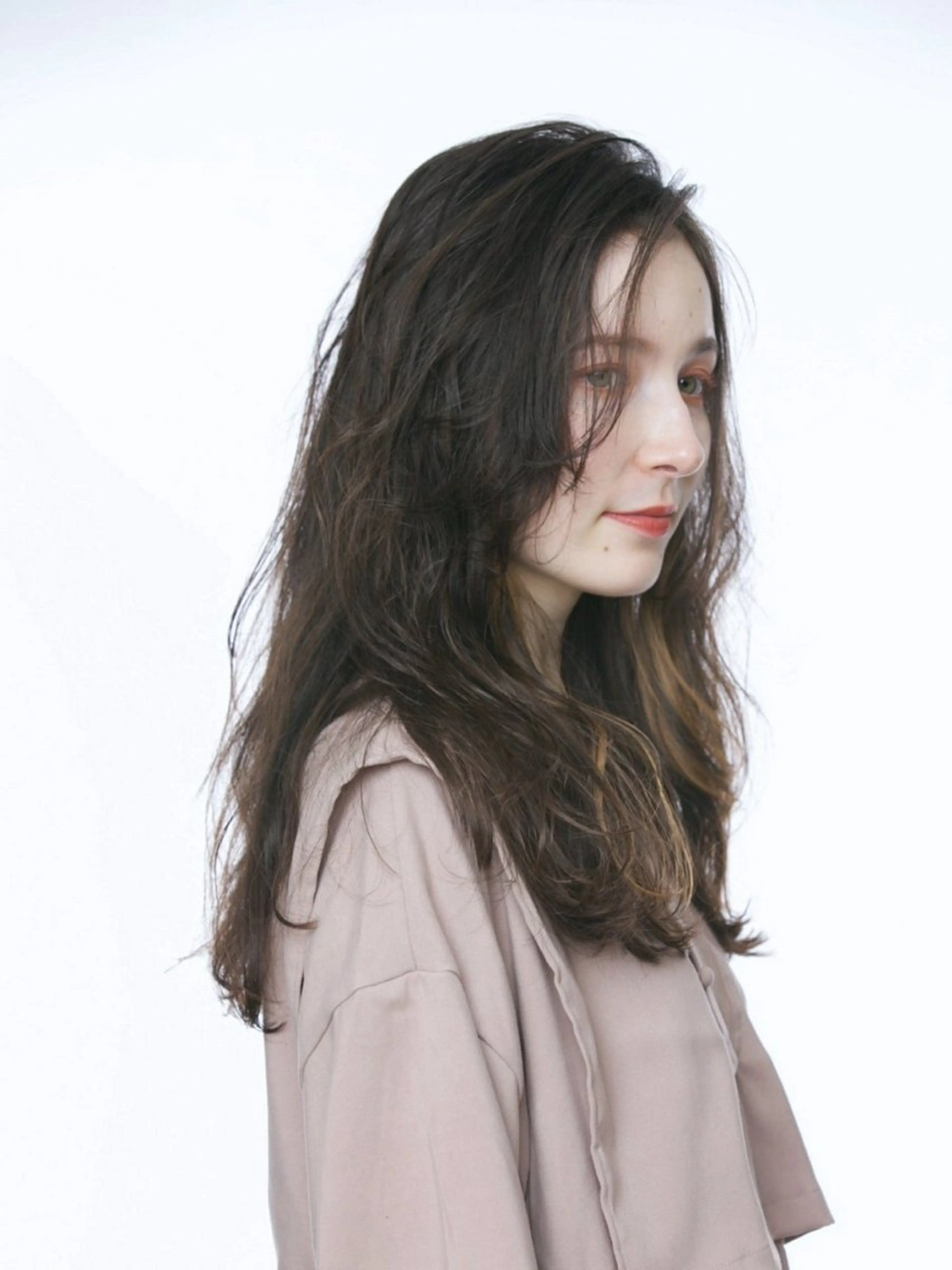 ロング カラー ブリーチ 透明感カラー ダブルカラー ブリーチなしカラー 顔まわりレイヤー 大人レイヤー& 透明感カラー💄のヘアスタイル