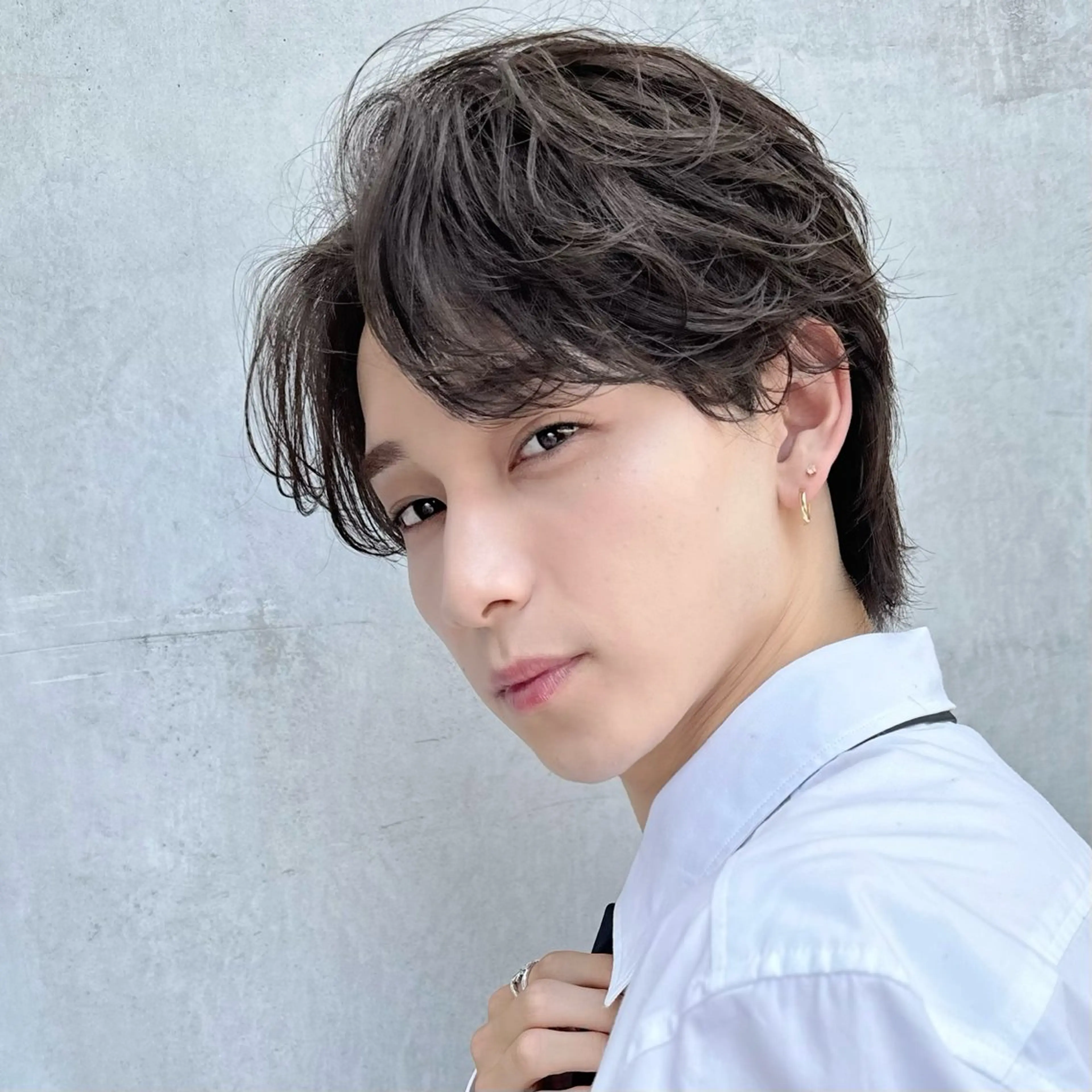 メンズ センターパート コンマヘア メンズデザインカット ダウンパーマ フェザーパーマ カット パーマ ヘアセット シャドウ/フェザー ニュアンスヘアメンズのヘアスタイル