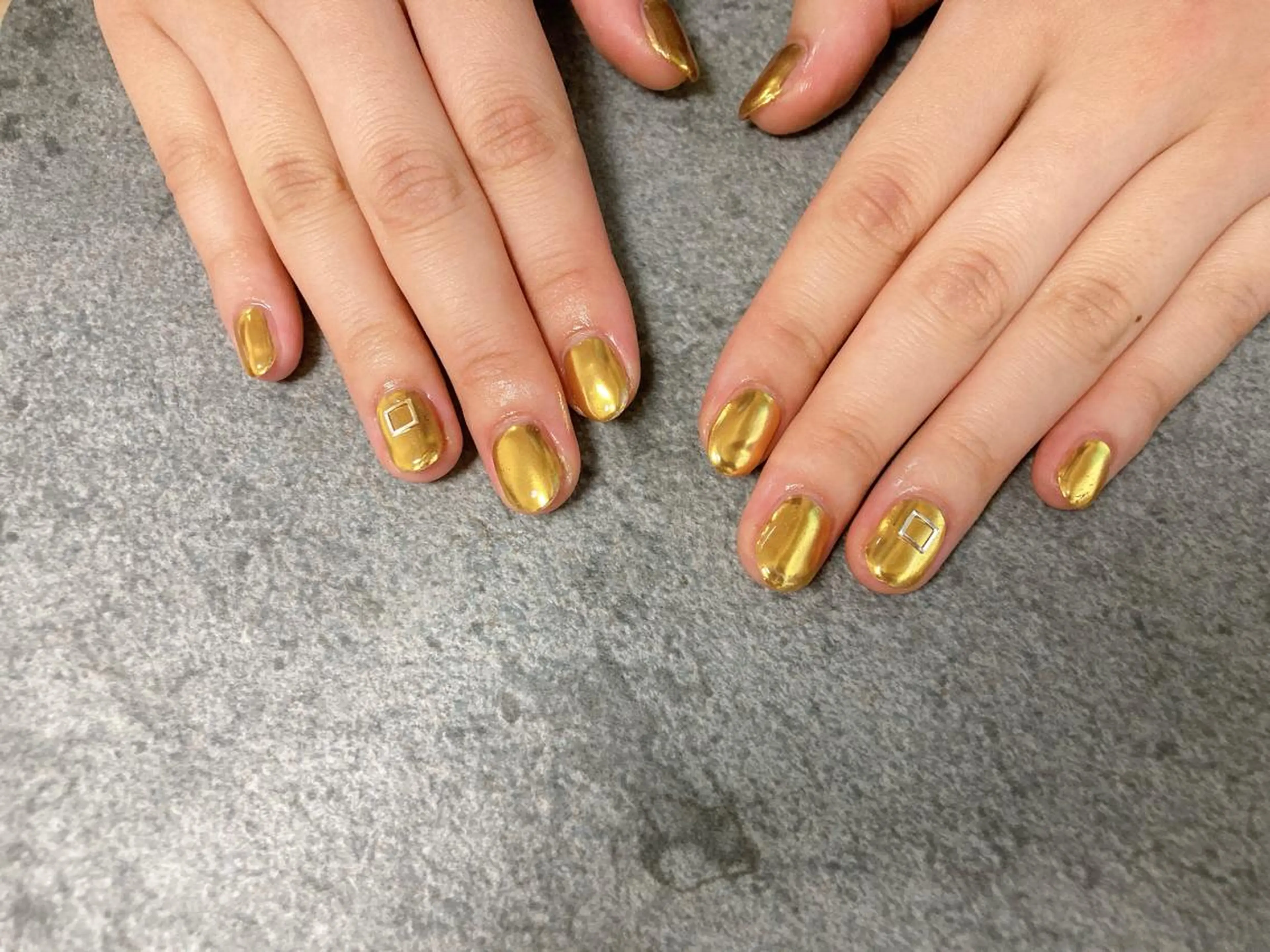 ネイル ゴールド ミラーネイル ハンドネイル mogunail &blowのネイルデザイン