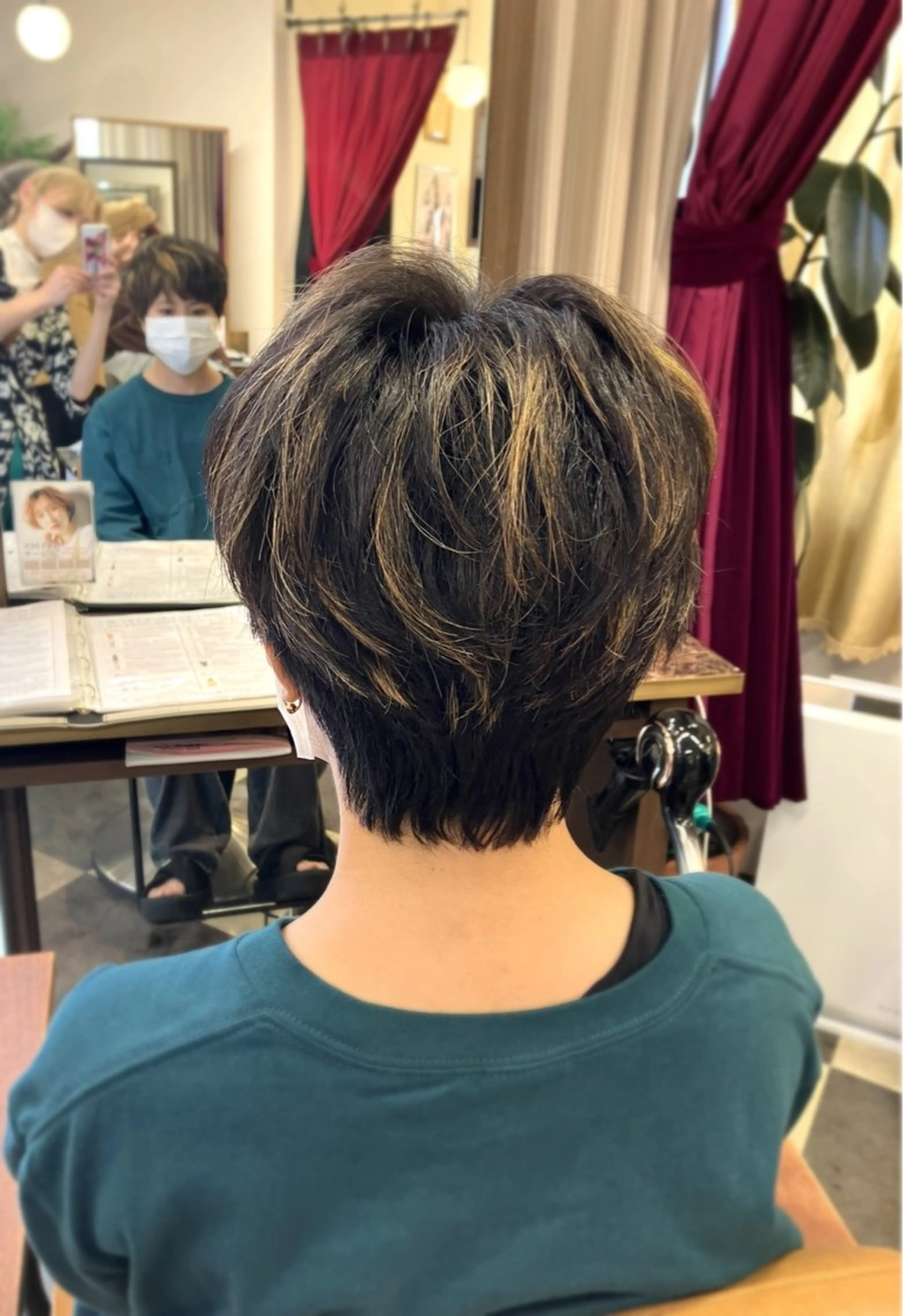 ショート ショートヘア ウルフカット 阿部 雲母のヘアスタイル