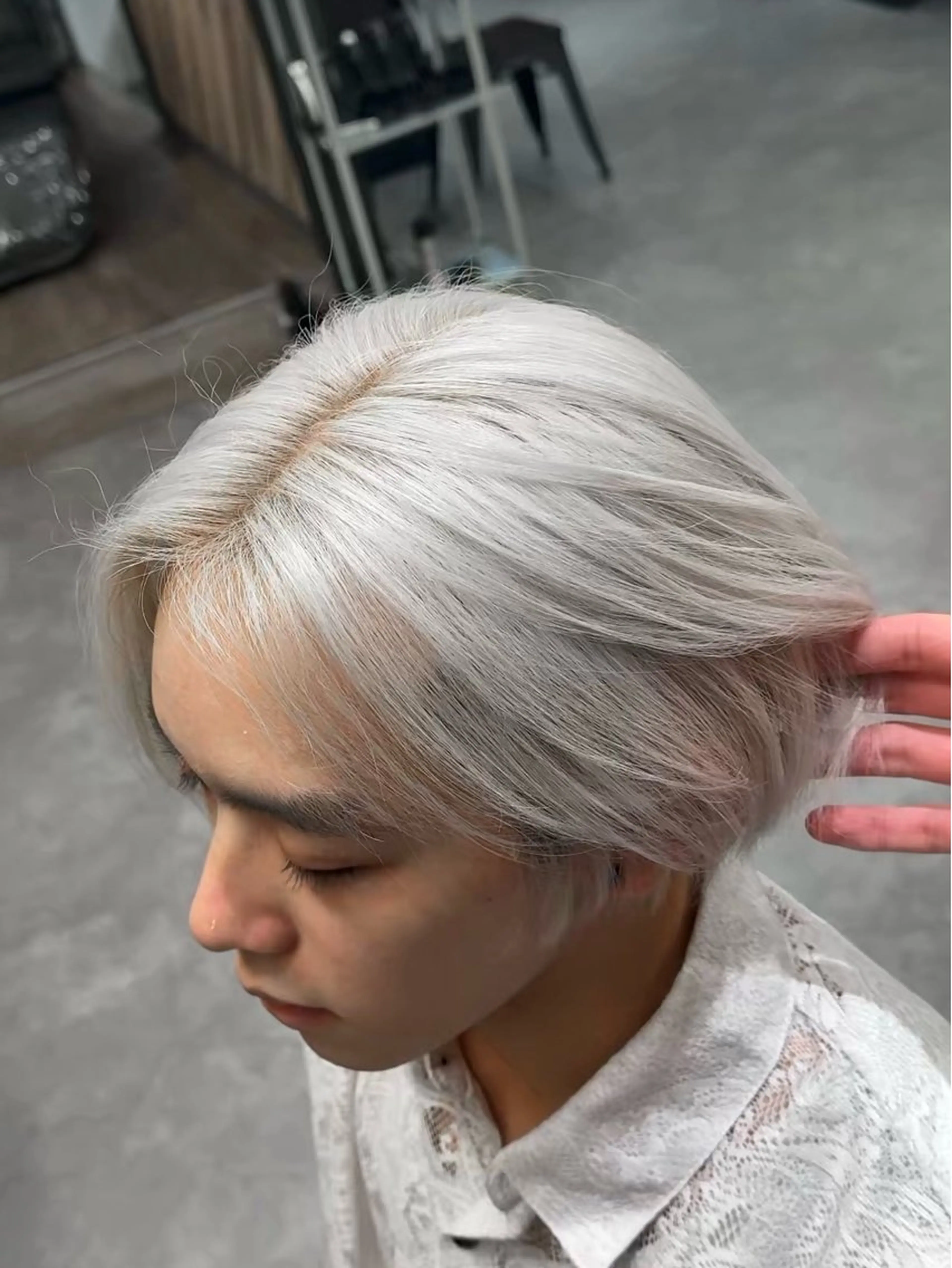 ミディアム カラー RYUKI/ブリーチ /ハイトーンのヘアスタイル