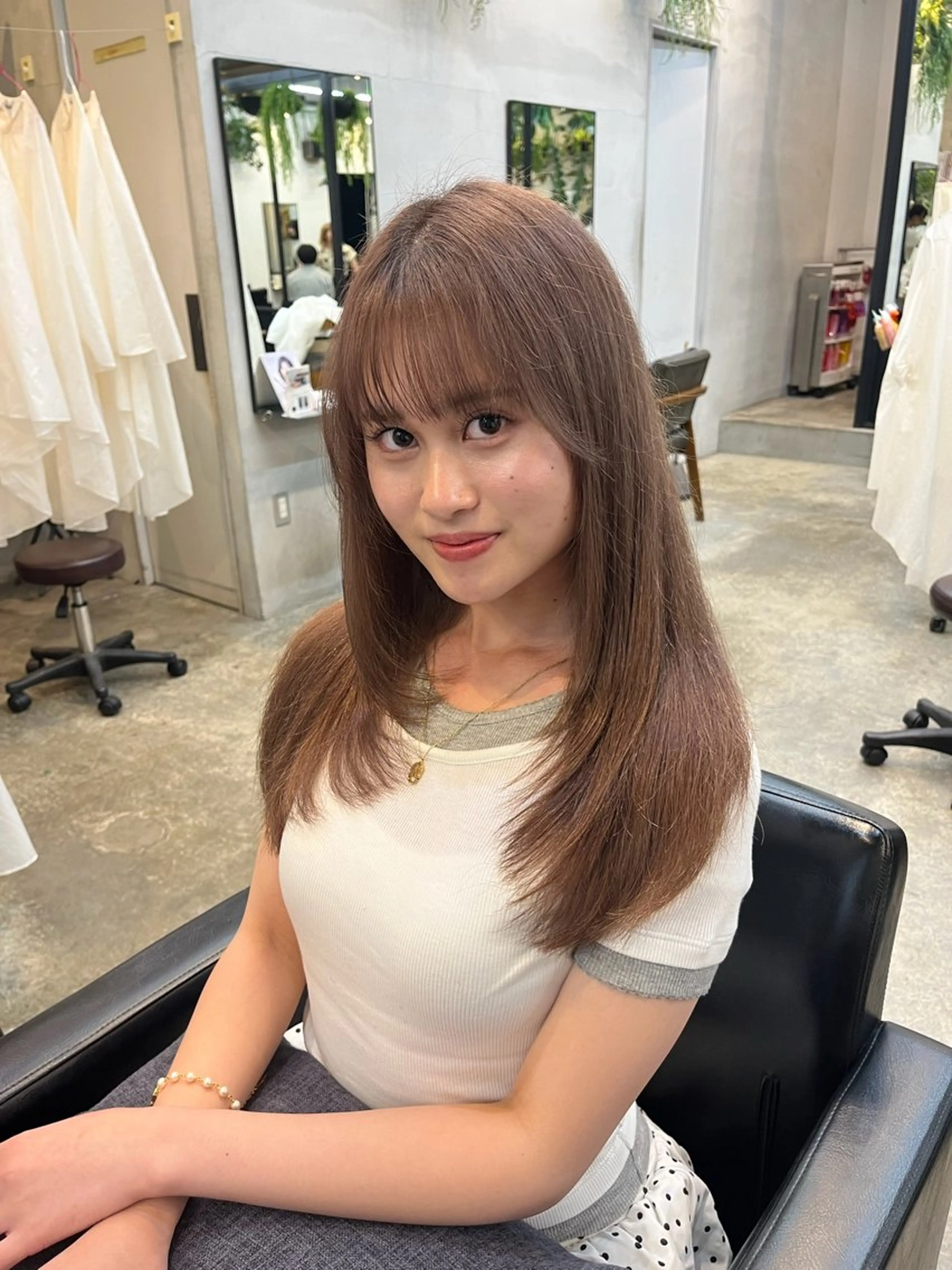 ロング マアヤ/ハイトーン /ハイレイヤーのヘアスタイル