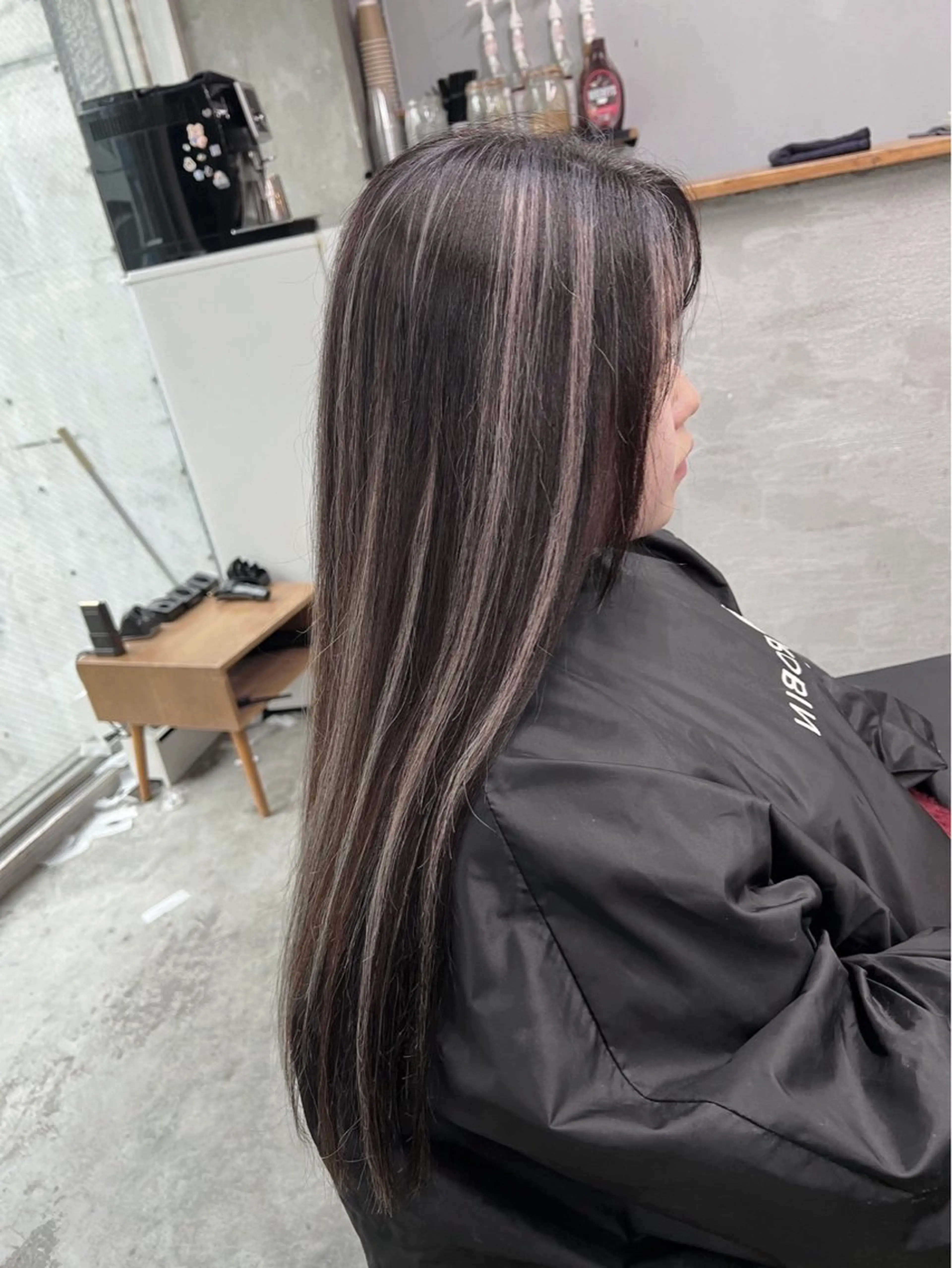 ロング カラー ダークグレー ダークグレージュ グレージュ ハイライトカラー ハイライト ヘアカラー トリートメント 指名数No.1 /NAOYAのヘアスタイル