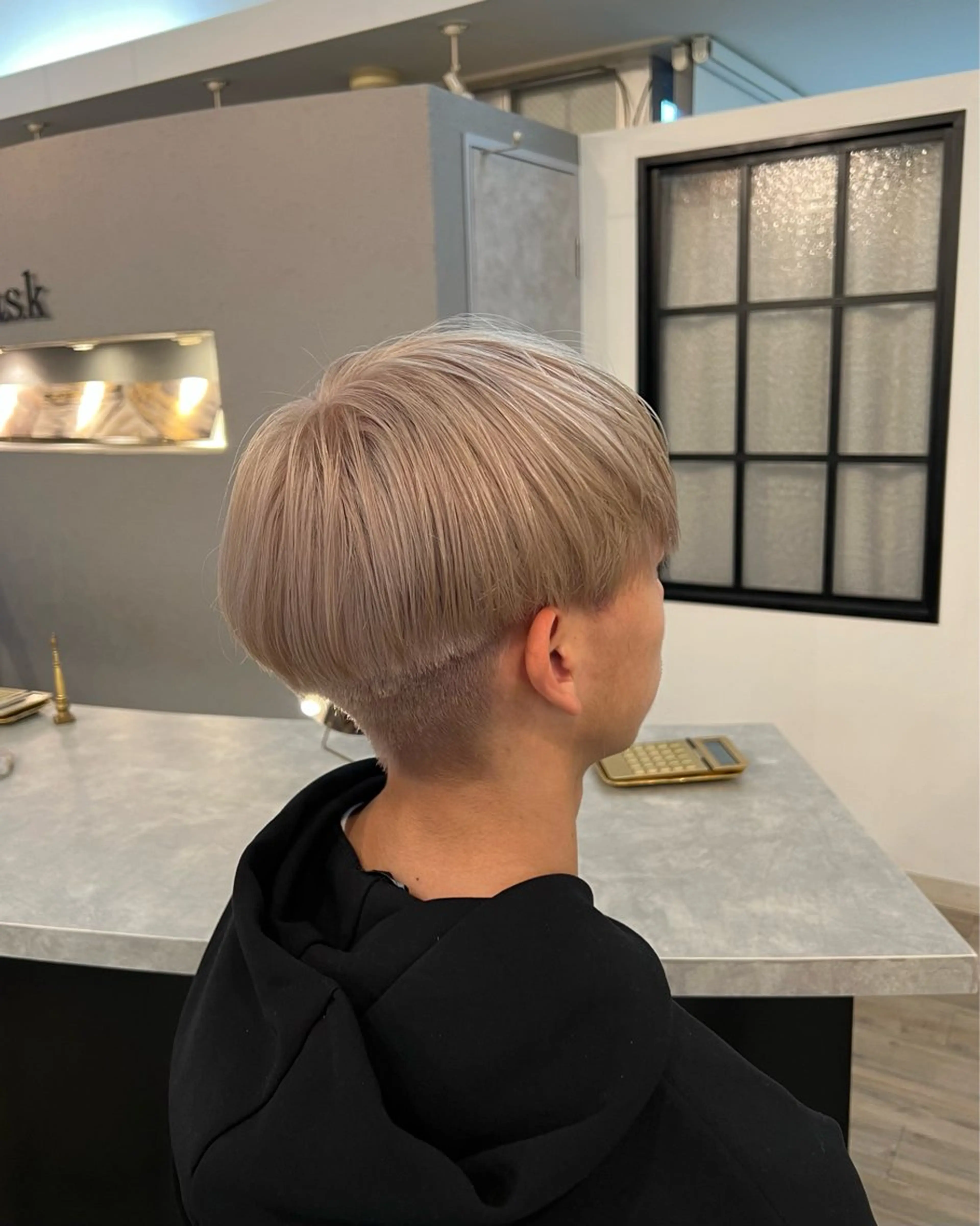 カラー メンズ メンズブリーチ 黒髪 ブリーチ ブロンド ホワイトブロンド カット ヘアカラー トリートメント いぐちしょうた🫧 VISAGEbaskのヘアスタイル