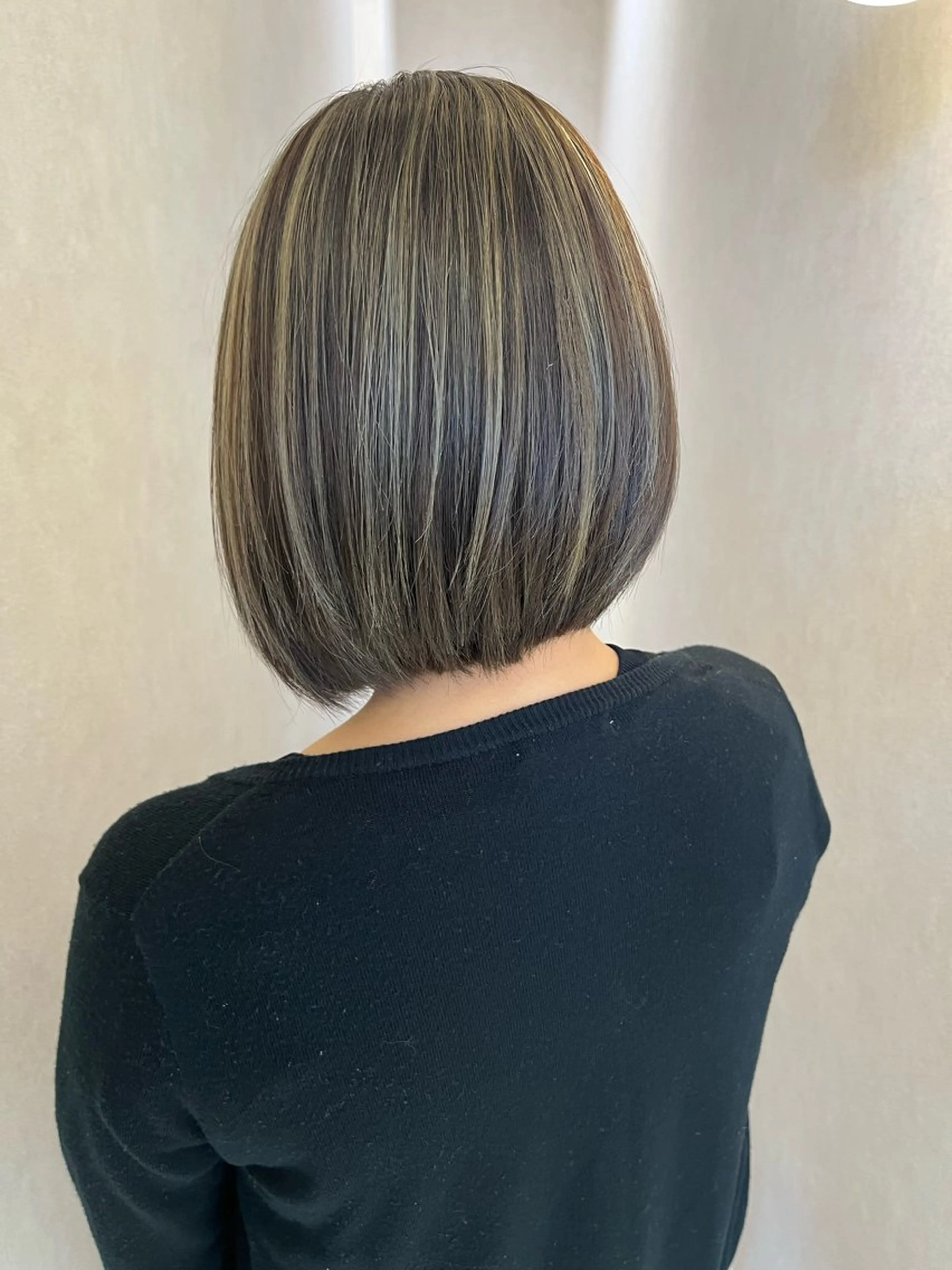 ショート ボブ ハイライト 岩瀬 翔太のヘアスタイル