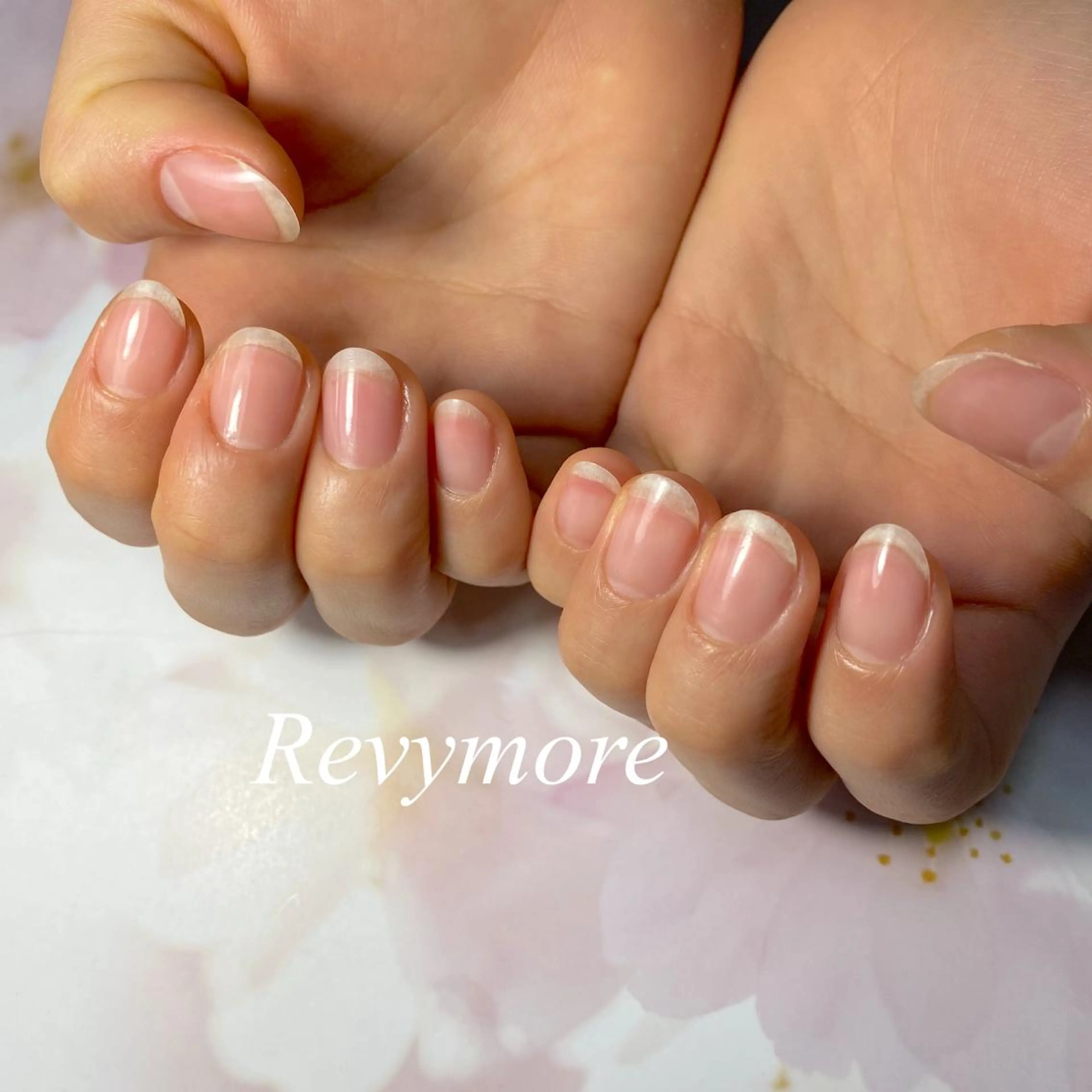 ショート ネイル ジェルネイル ニュアンスネイル オフィスネイル シンプルネイル nail salon Revymoreのネイルデザイン
