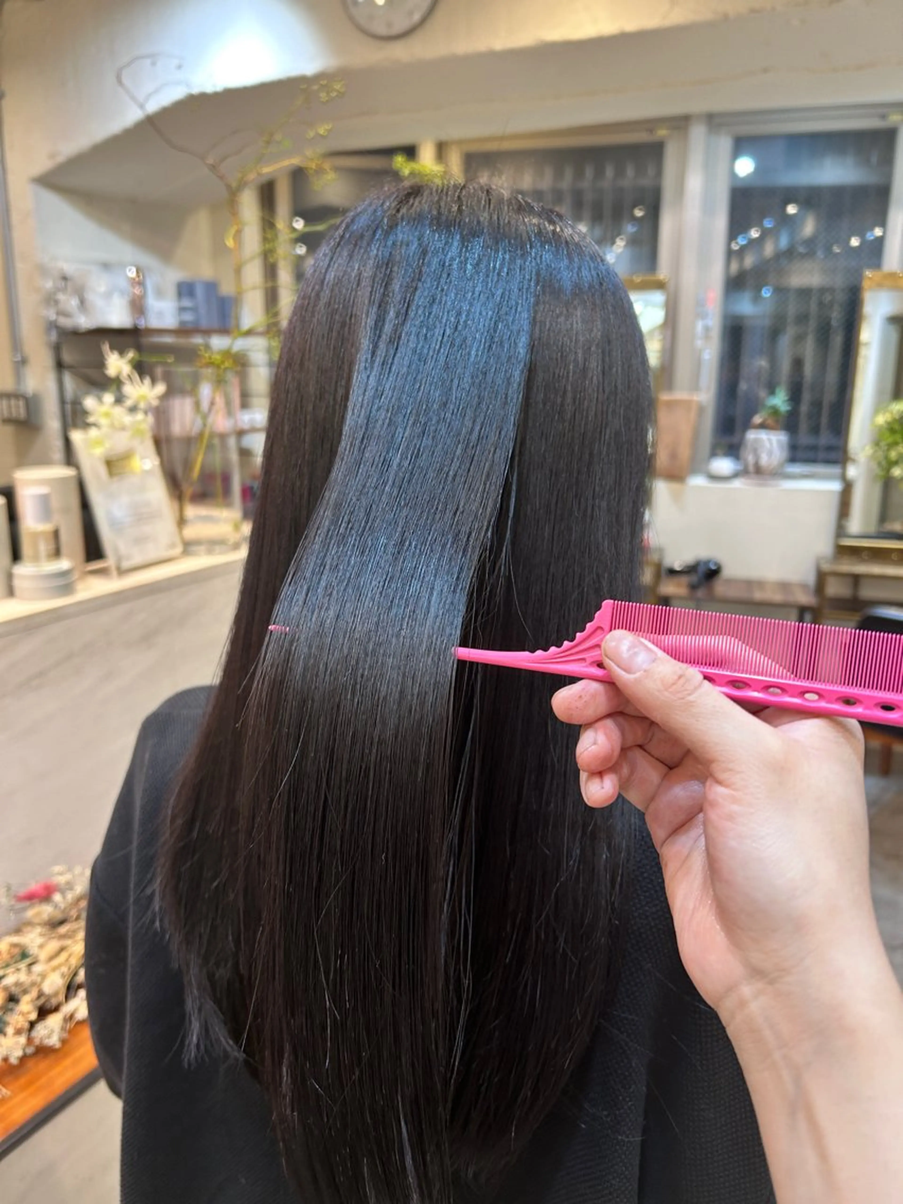 ロング TSUMUGI ／縮毛矯正✨️のヘアスタイル