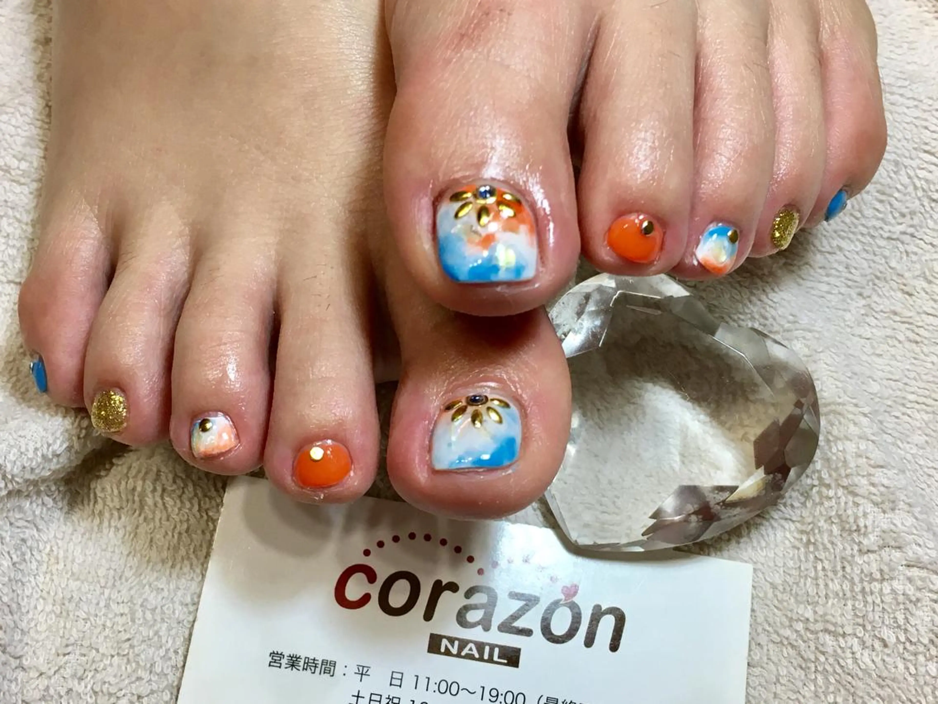 ネイル 水色 ニュアンスネイル オレンジ ホワイト ネイリスト aicoのネイルデザイン
