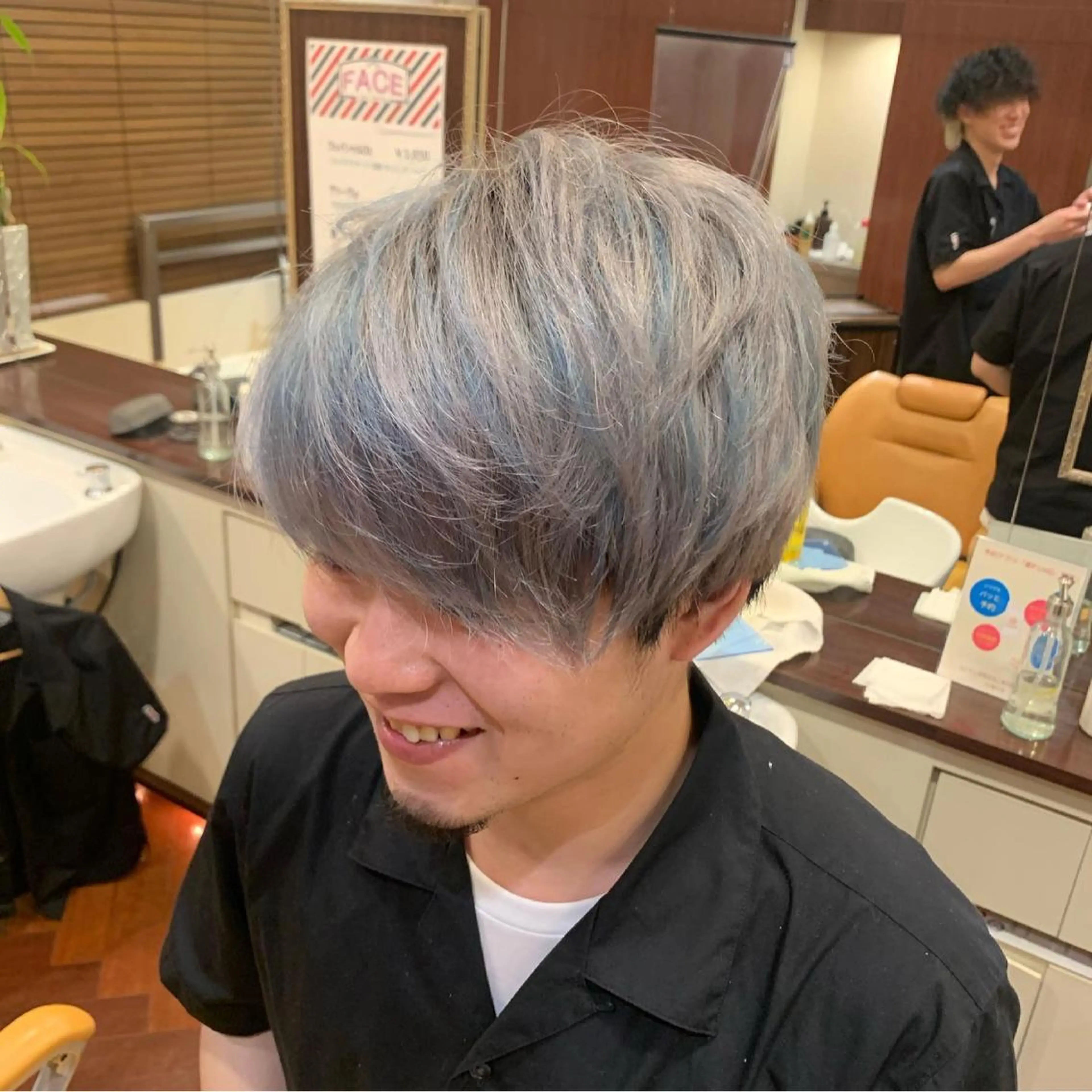 ブリーチ2回+カラー+デザインカラー(カラーハイライト)の写真