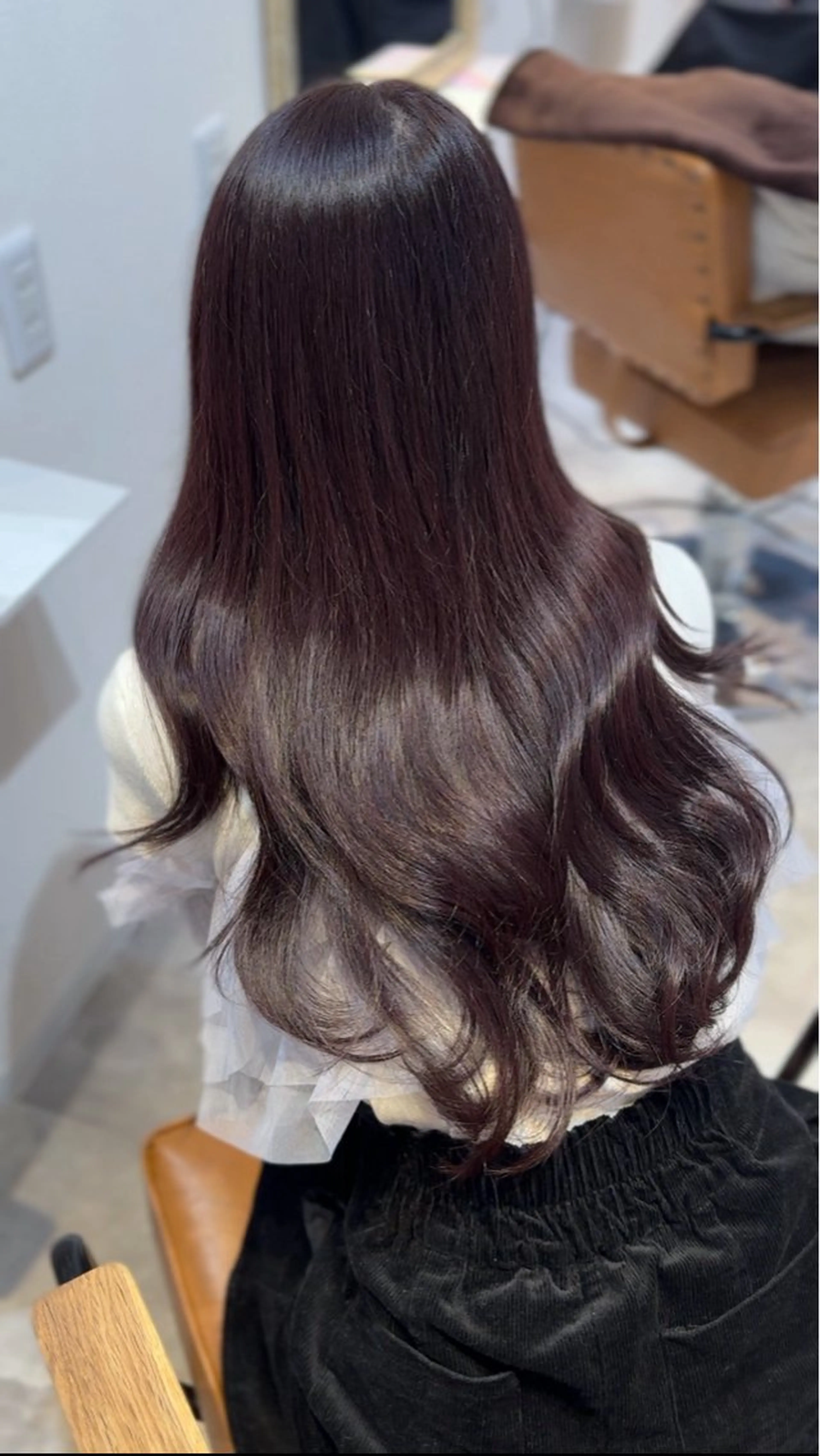 ロング カラー ブリーチ ブリーチなしカラー くびれヘア 顔まわりレイヤー 顔周りカット ヘアカラー トリートメント 髪質改善カラー× 美髪ストレート前出のヘアスタイル