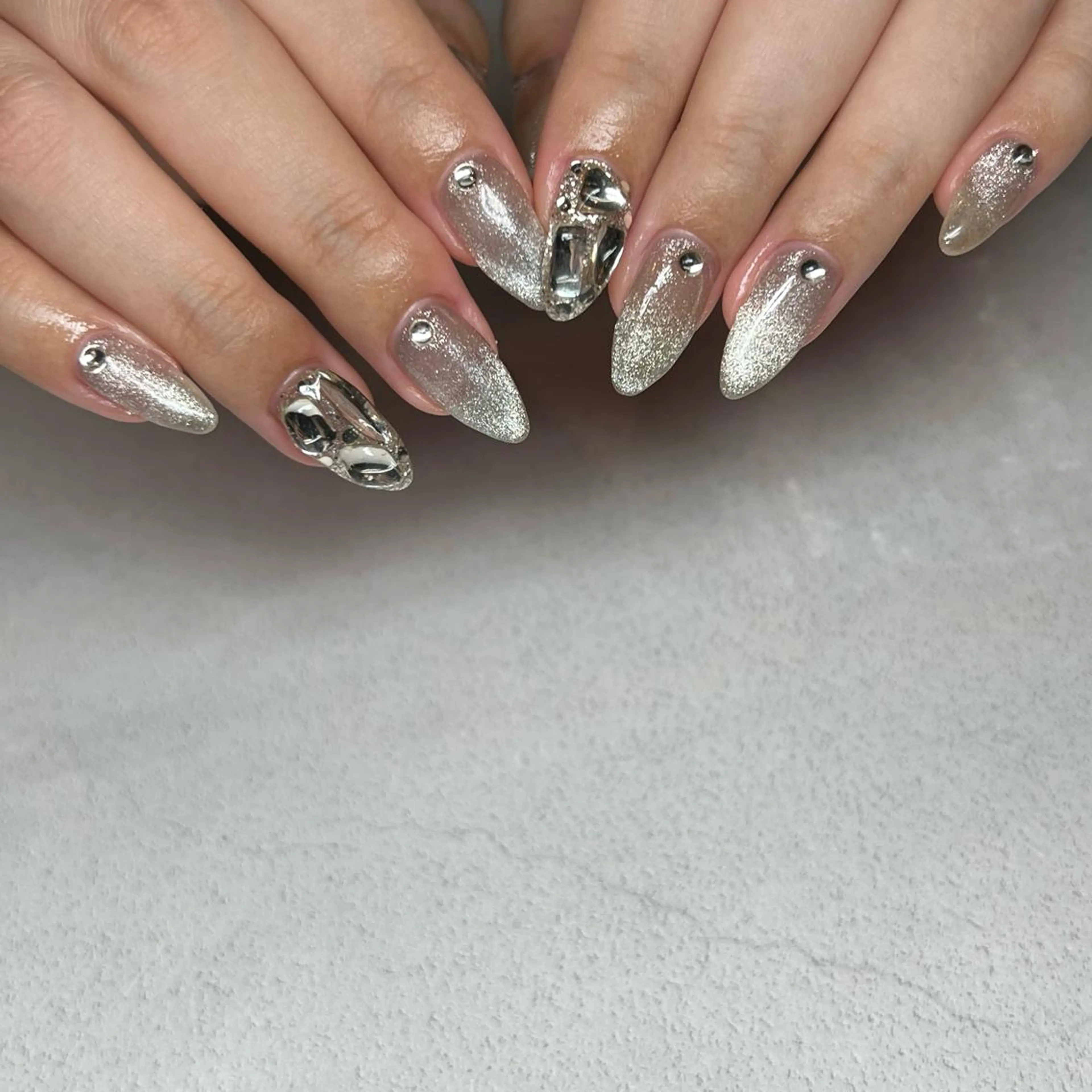 ネイル マグネットネイル ハンドネイル 𝐫𝐚𝐢 𝐧𝐚𝐢𝐥の眉毛・アイブロウイメージ