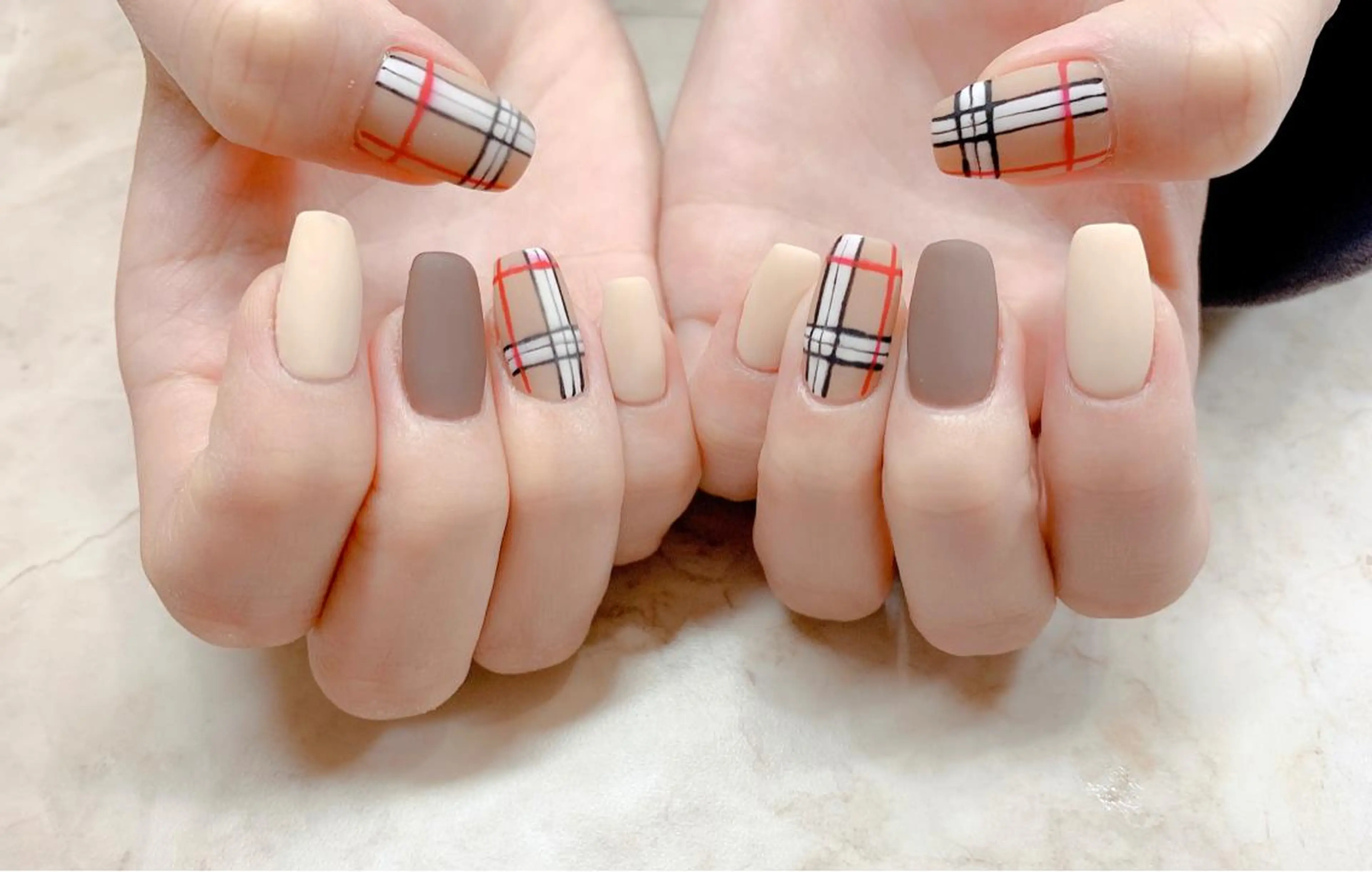 ネイル 𝐑𝐞𝐯𝐢𝐨 ___堺市西区のマツエク・マツパデザイン