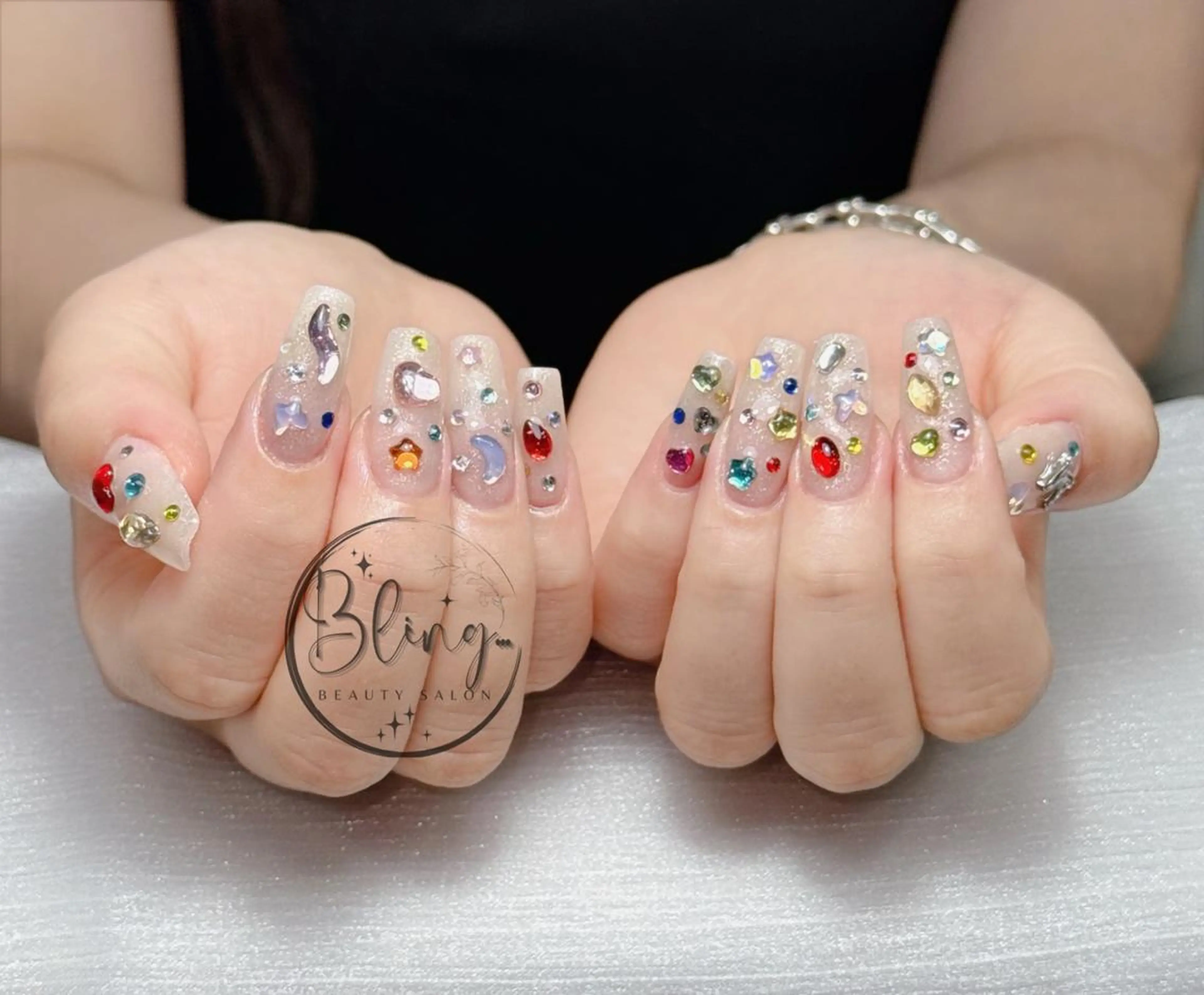 ロング 韓国風ヘア ハンドネイル Bling Salonのネイルデザイン