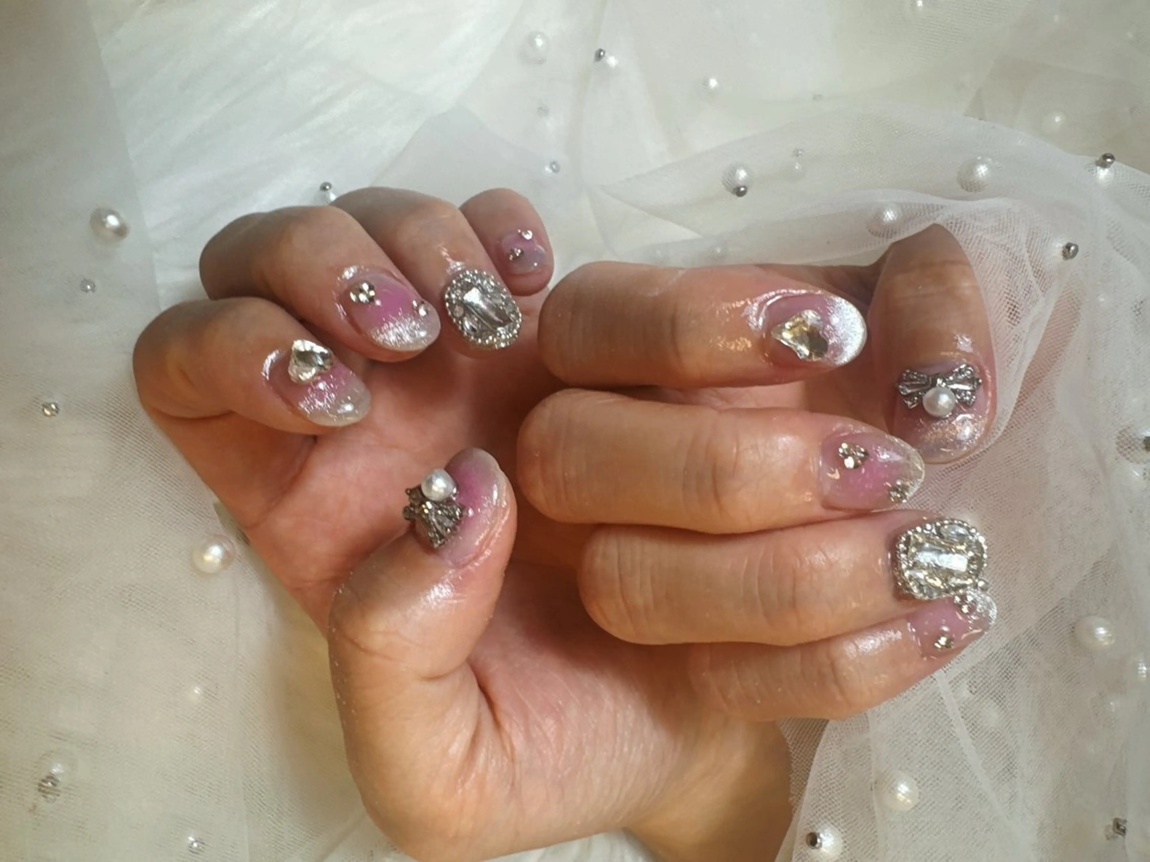 ネイル フレンチネイル キラキラネイル 韓国ネイル 持ち込み 春ネイル ハンドネイル Queeens nailのネイルデザイン