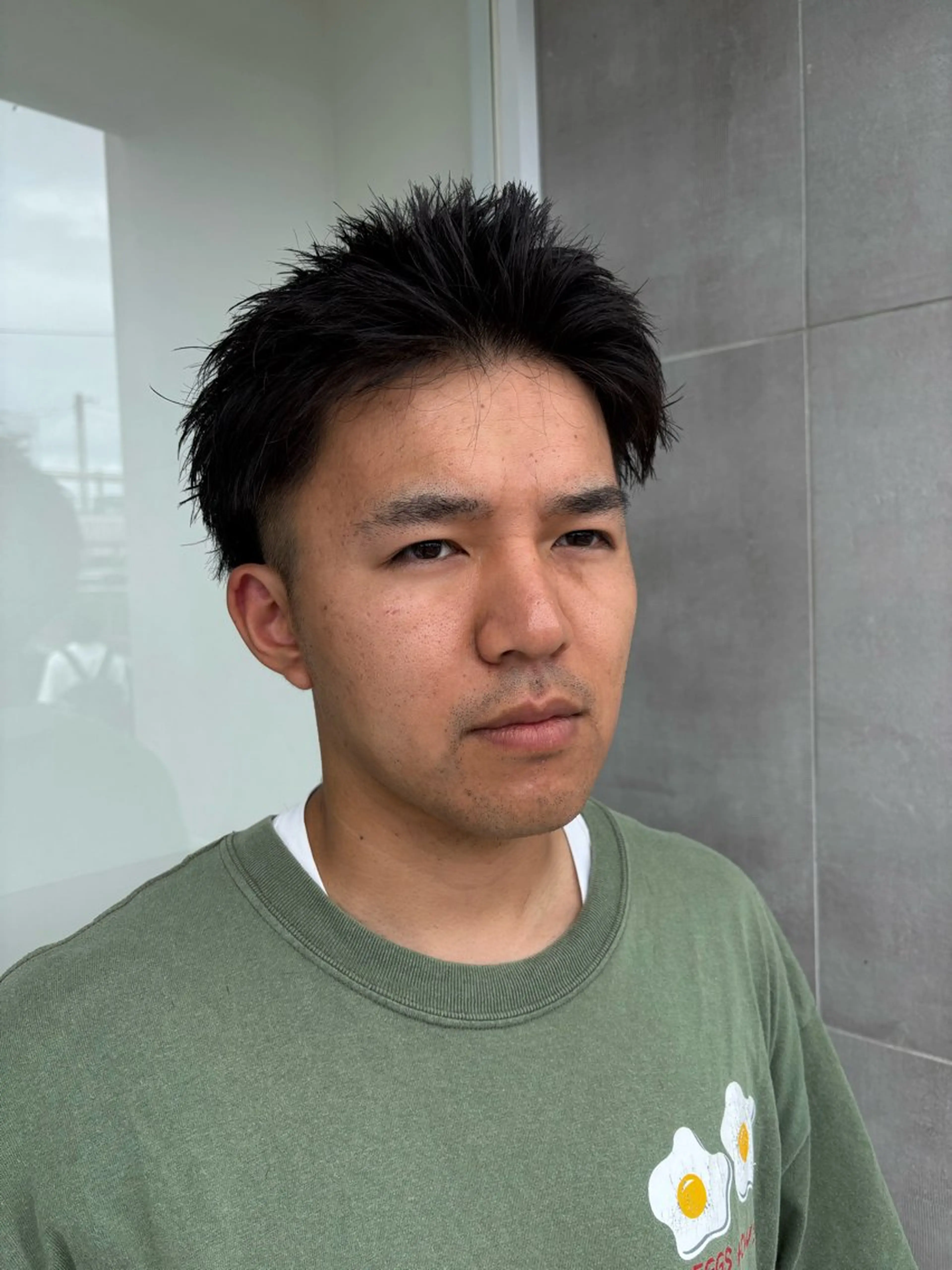 メンズ ビジネス フェードカット マッシュ スキンフェード スパイキーショート カット ニュアンスパーマ/ フェザー/マッシュのヘアスタイル