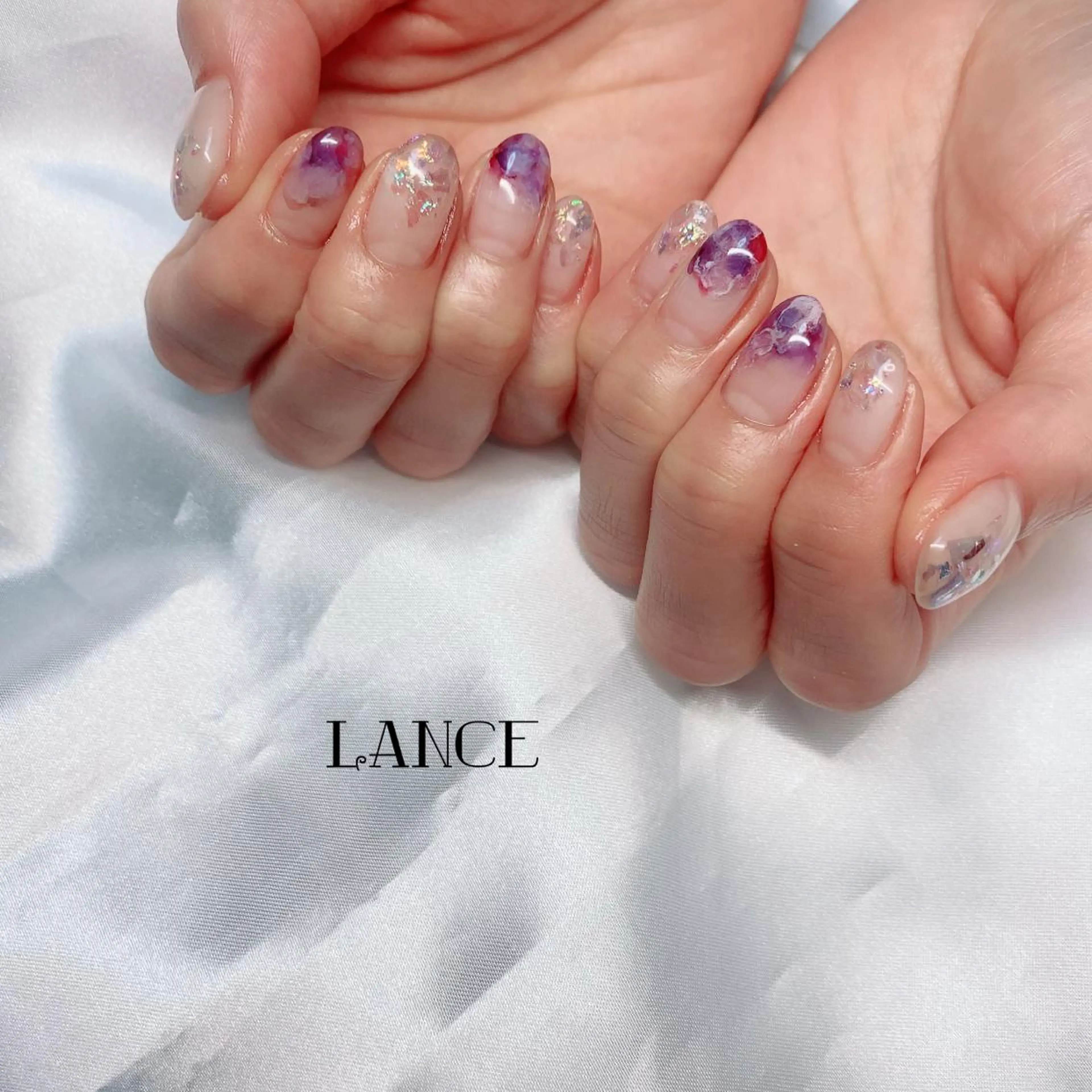 ミディアム ネイル オーロラネイル フレンチネイル グラデーション キラキラネイル ニュアンスネイル ハンドネイル Lance nailのネイルデザイン