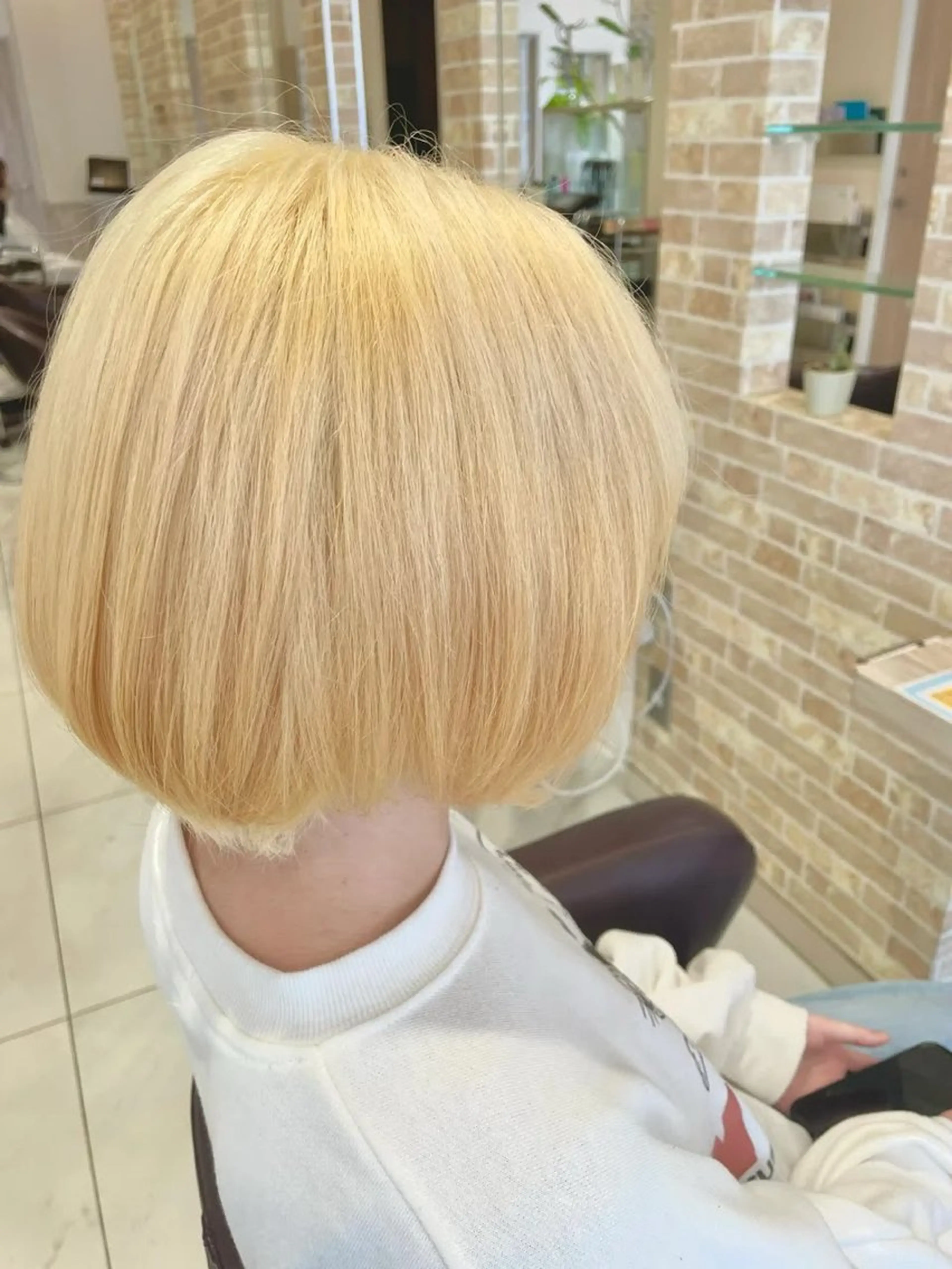 ショート カラー 抜きっぱなしブロンド ブロンド GRANDEUR natsukiのヘアスタイル