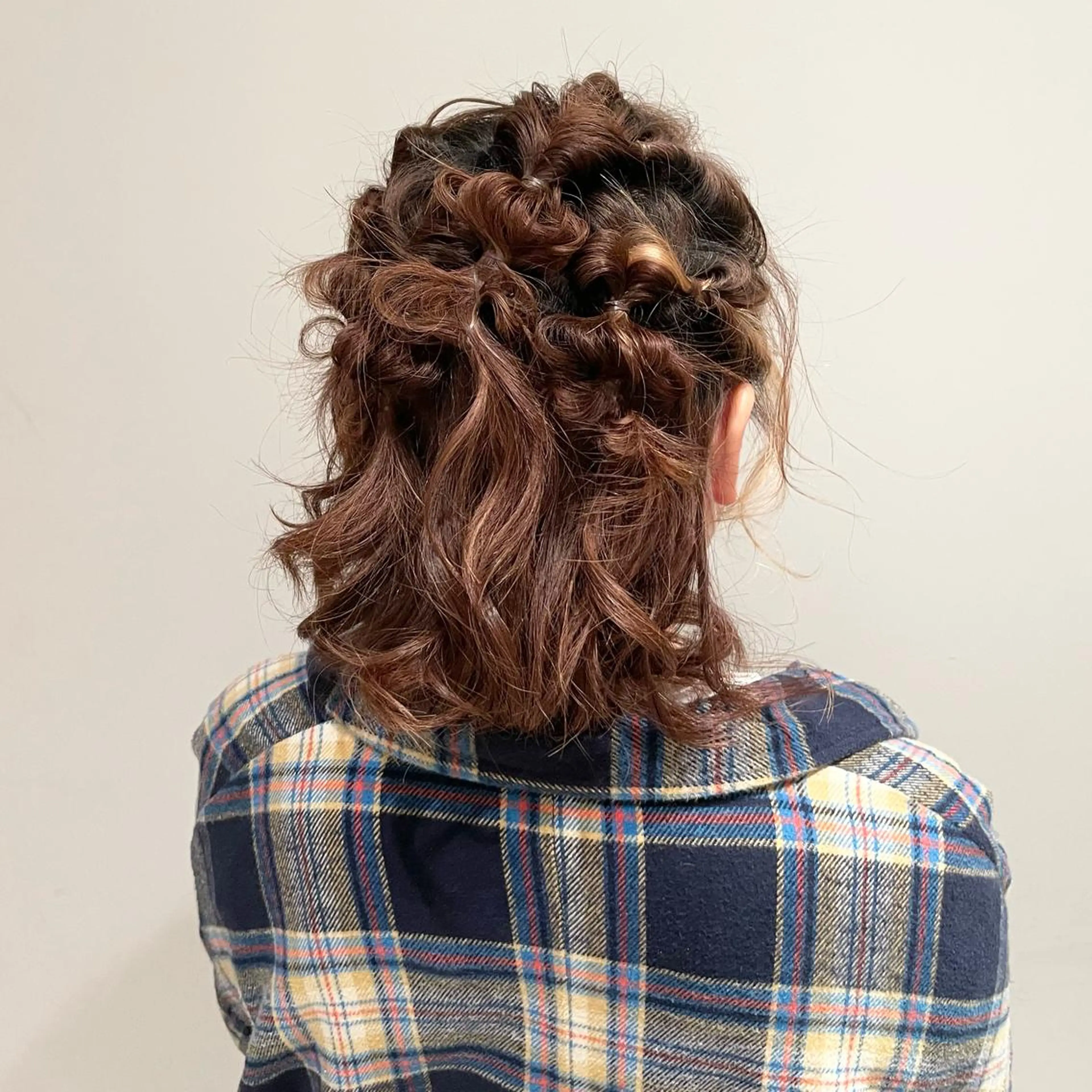 ミディアム カラー ヘアアレンジ ヘアセット 小原 慧美のヘアスタイル