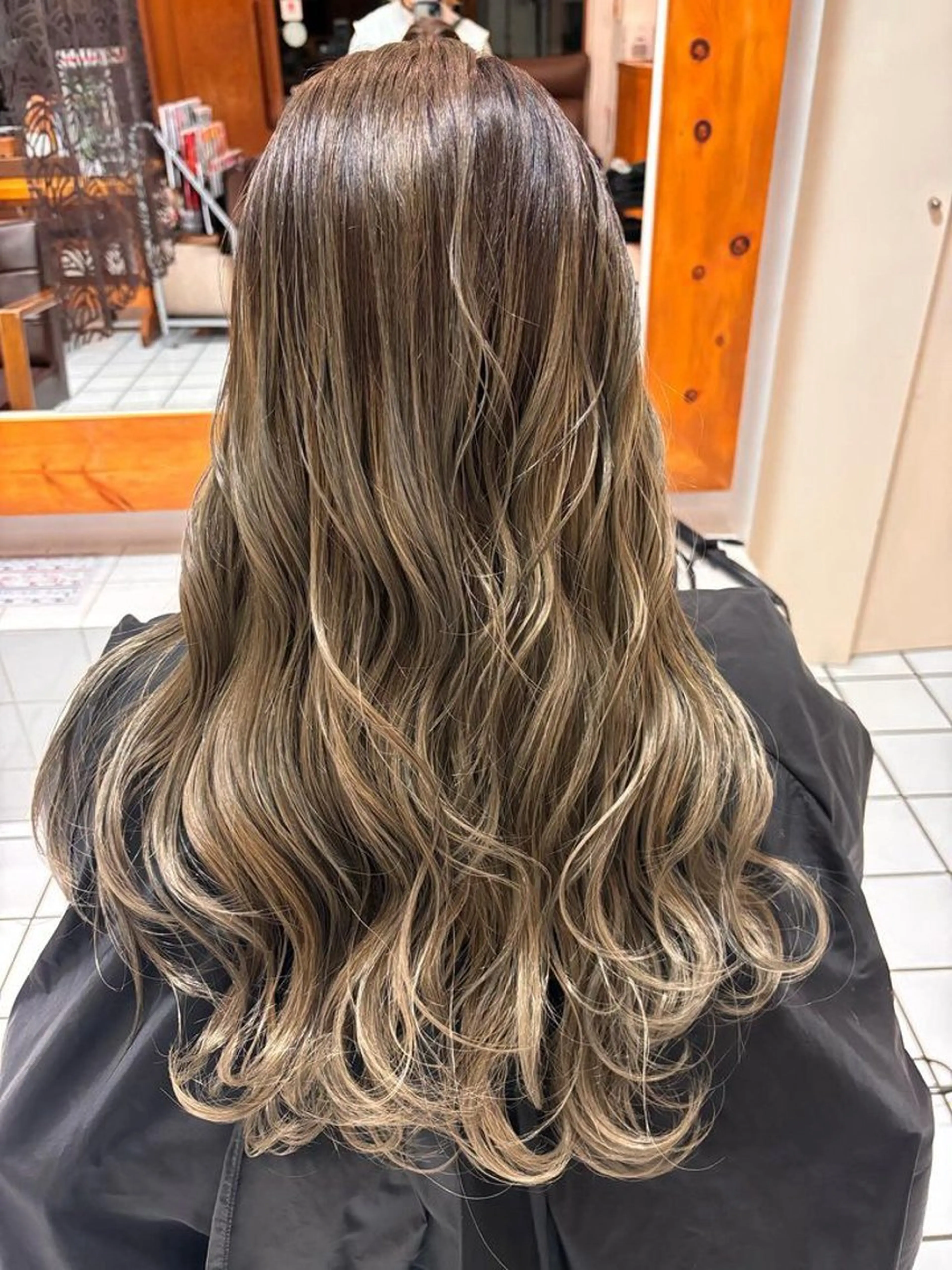 ロング カラー 園田 奈津のヘアスタイル