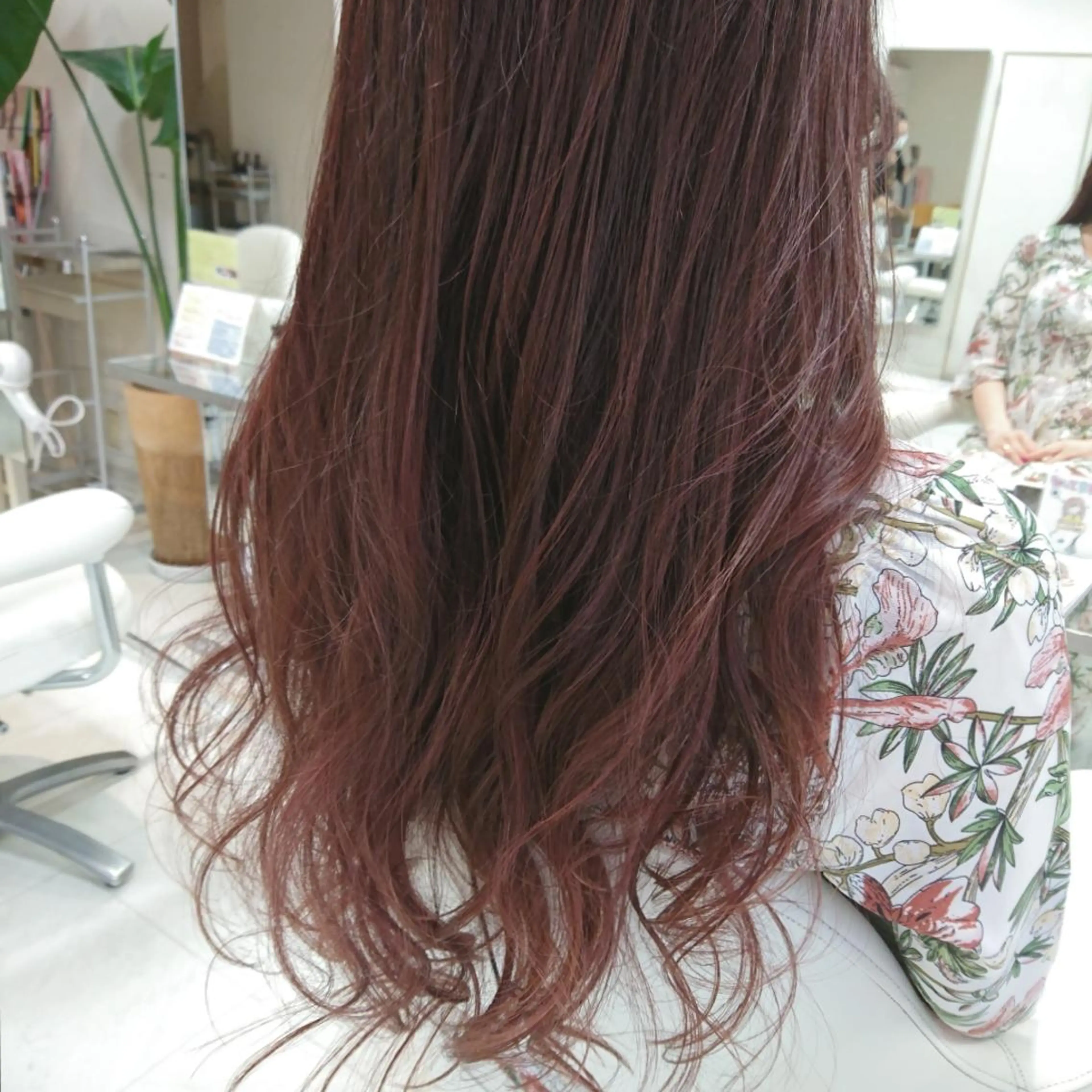 ロング カラー バレイヤージュ グラデーションカラー ピンクカラー レイヤーカット カット ヘアカラー トリートメント nagane sayakaのヘアスタイル