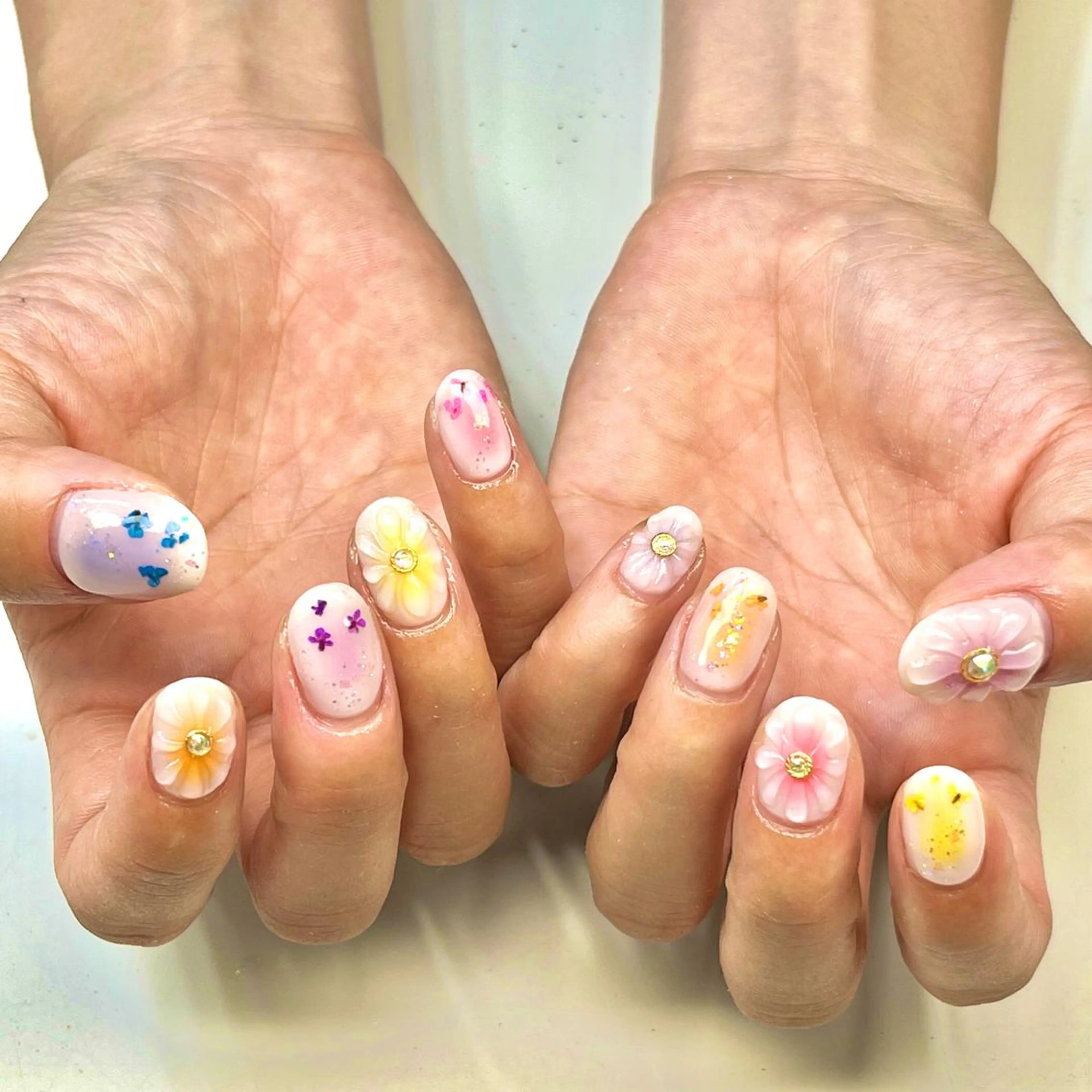 ネイル チークネイル フラワーネイル ぷっくりネイル 春ネイル Bianca TORII🌞のネイルデザイン