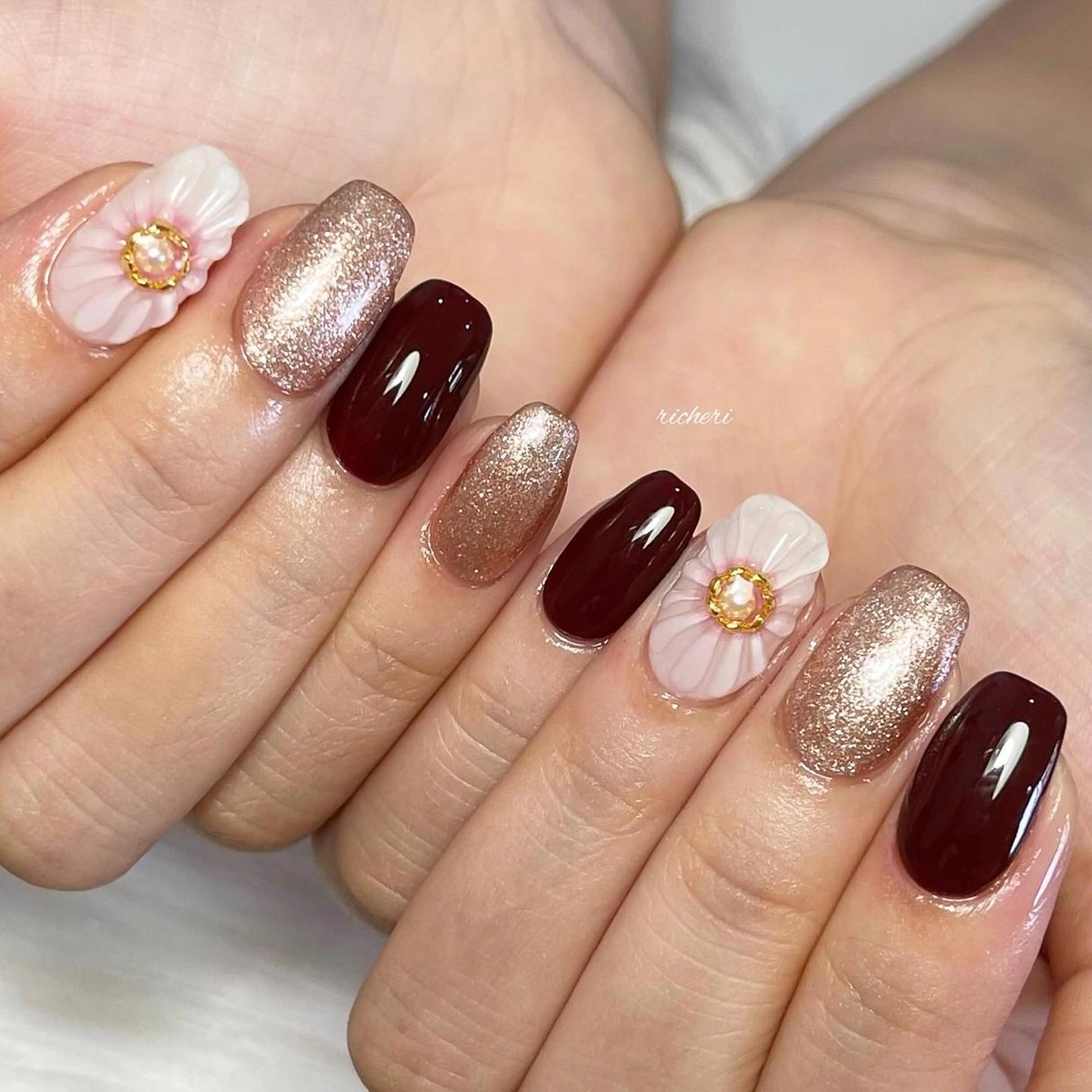 ミディアム ネイル 韓国風ヘア アートネイル フラワーネイル フットネイル フレンチネイル richeri beautyのエステ・リラクイメージ