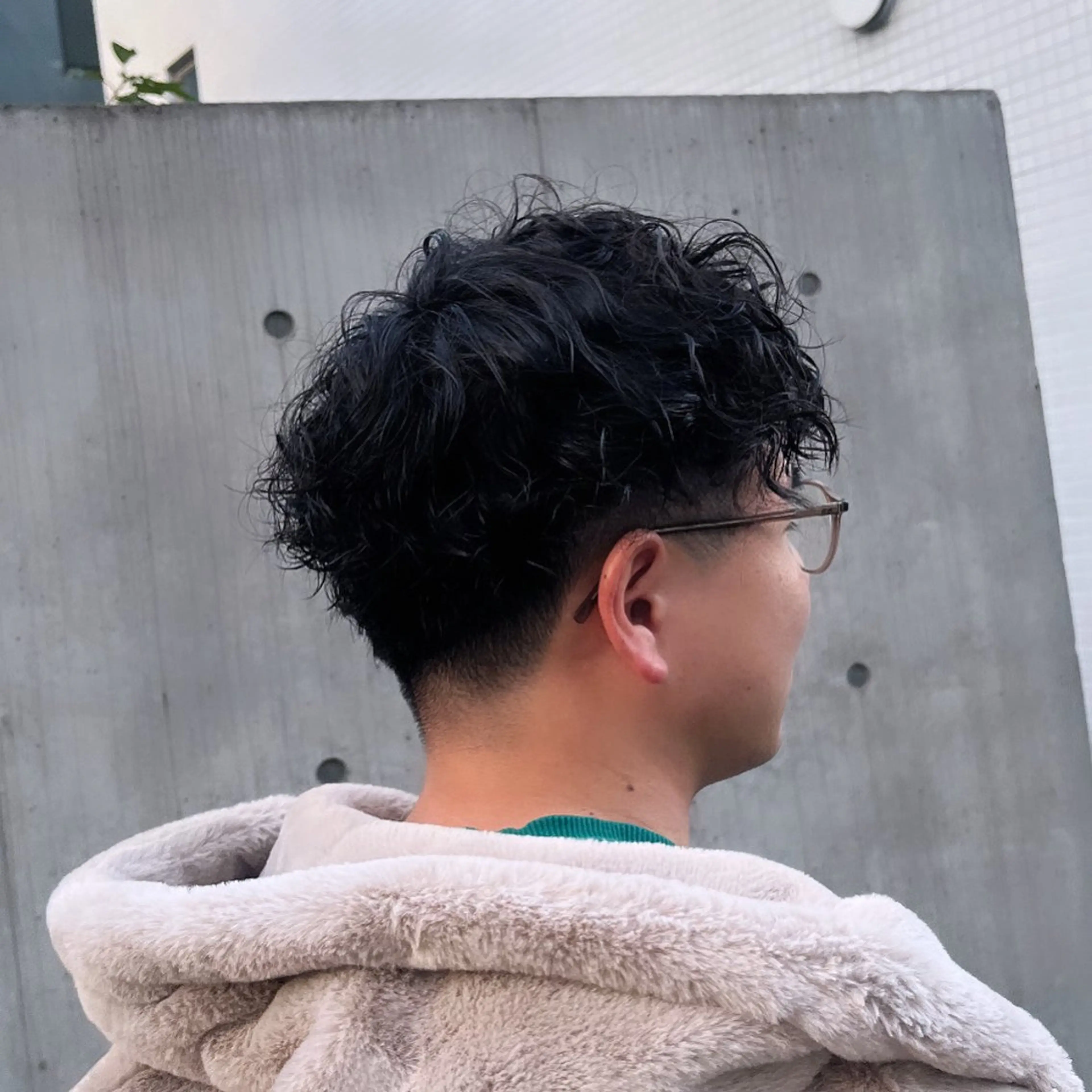 パーマ メンズ マッシュ メンズパーマ ツーブロック 刈り上げ ニュアンスパーマ カット パーマ カジュアルを女っぽく 𝗮𝘆𝗮𝗰𝗼のヘアスタイル