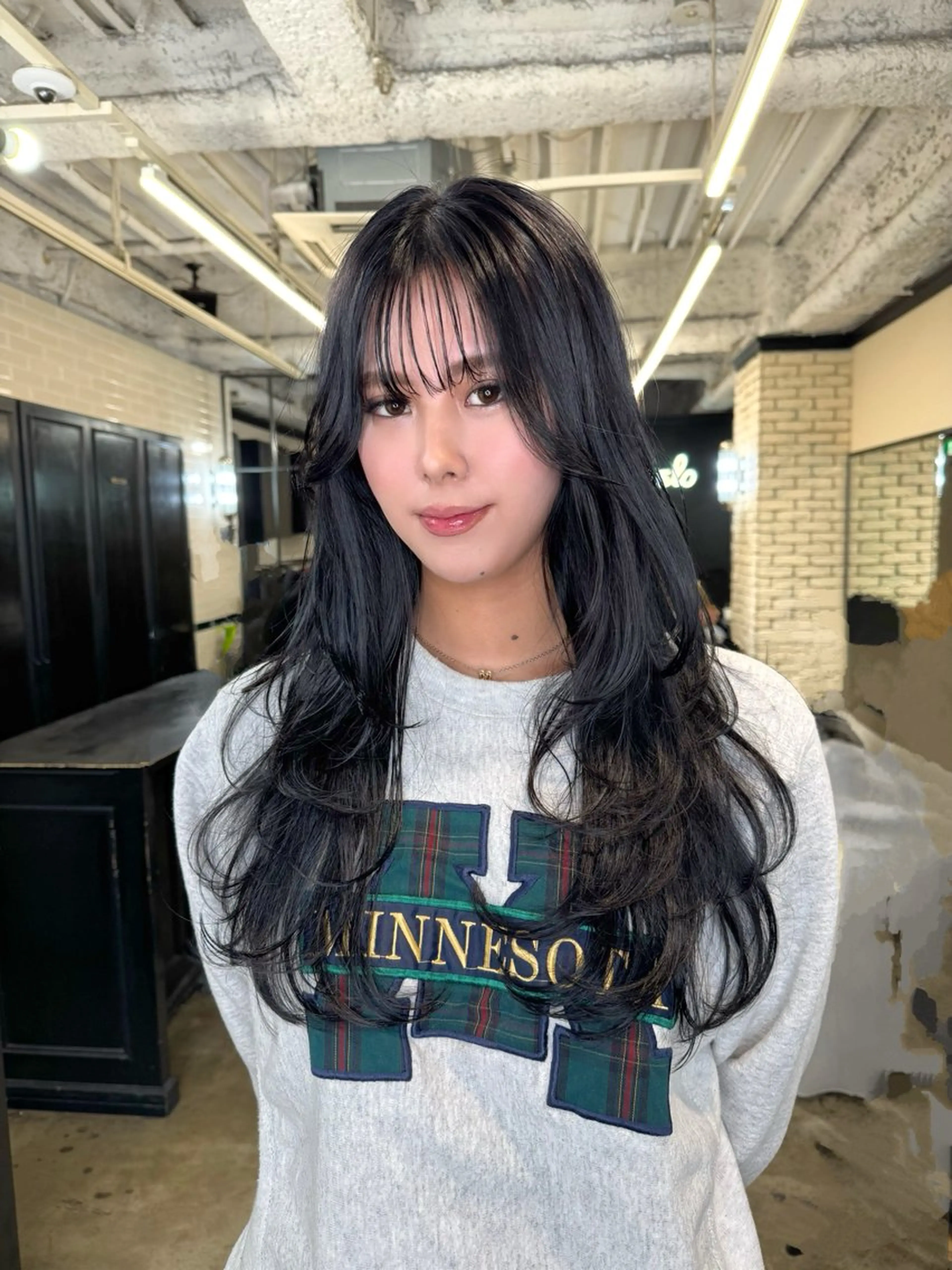 ロング カラー ロングレイヤー 黒髪 ブルーカラー ブルーブラック 外国人風カラー ヘアカラー トリートメント 🌟小顔レイヤー× 赤み消し透明感カラーのヘアスタイル