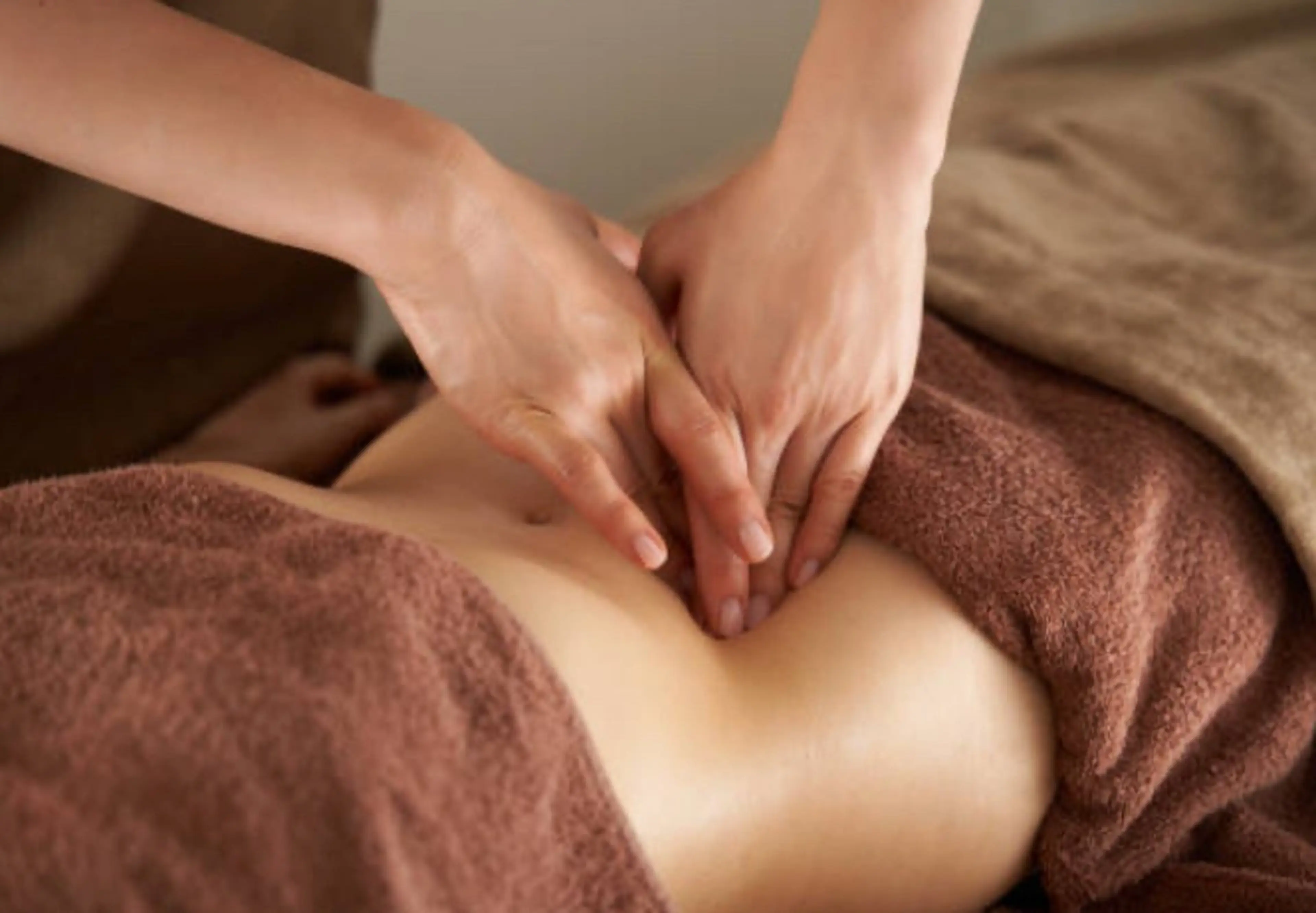 【腸から整える本格デトックス】ラジオ波腸もみ×全身デトックスリンパ80分★重い下腹部スッキリへ✨デトティーサンプル付きの写真