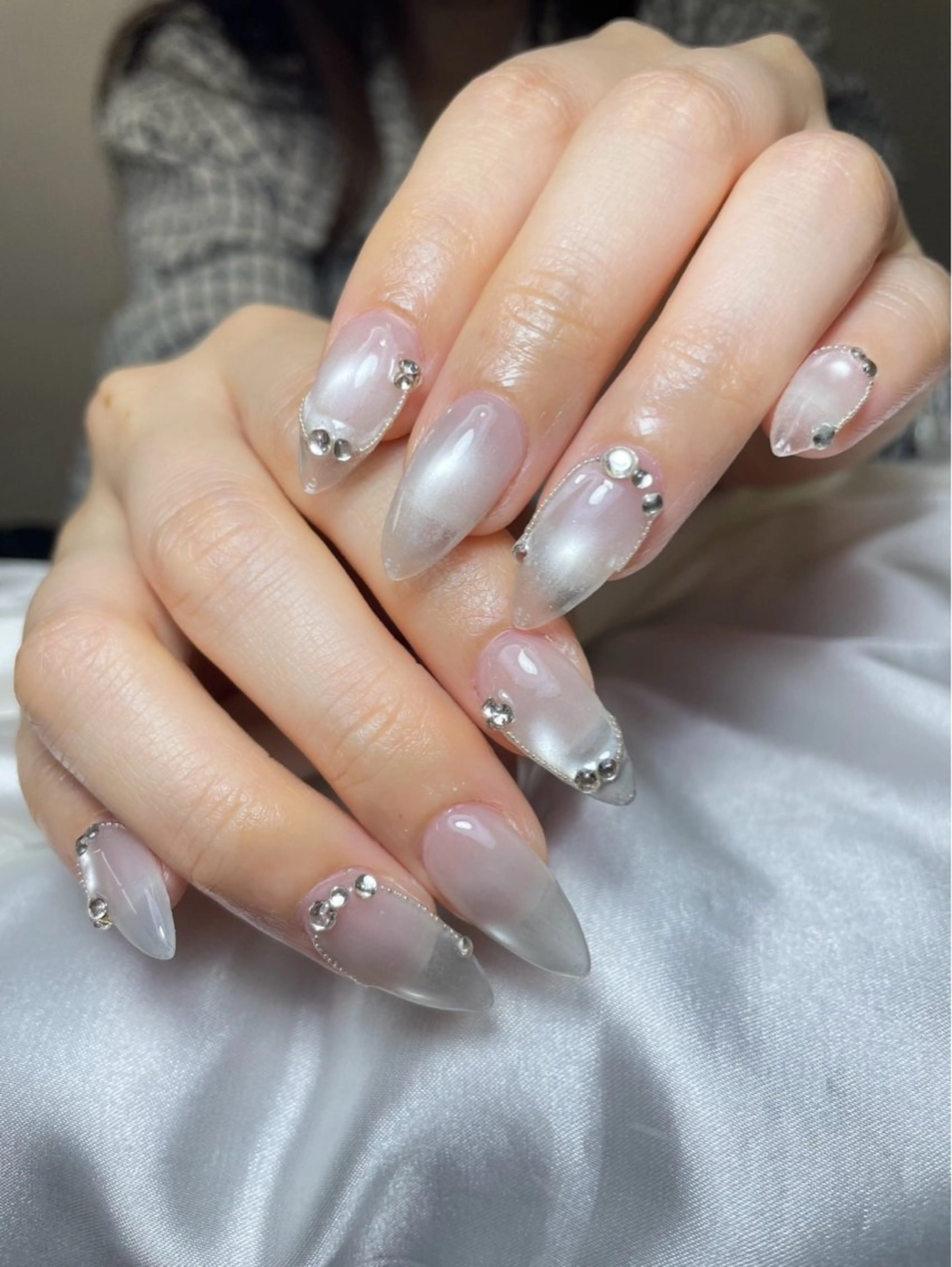 ネイル チークネイル 長さ出し フットネイル ジェルネイル 卒業式 𝓐𝓷𝓻𝓲 XiinhNailのネイルデザイン