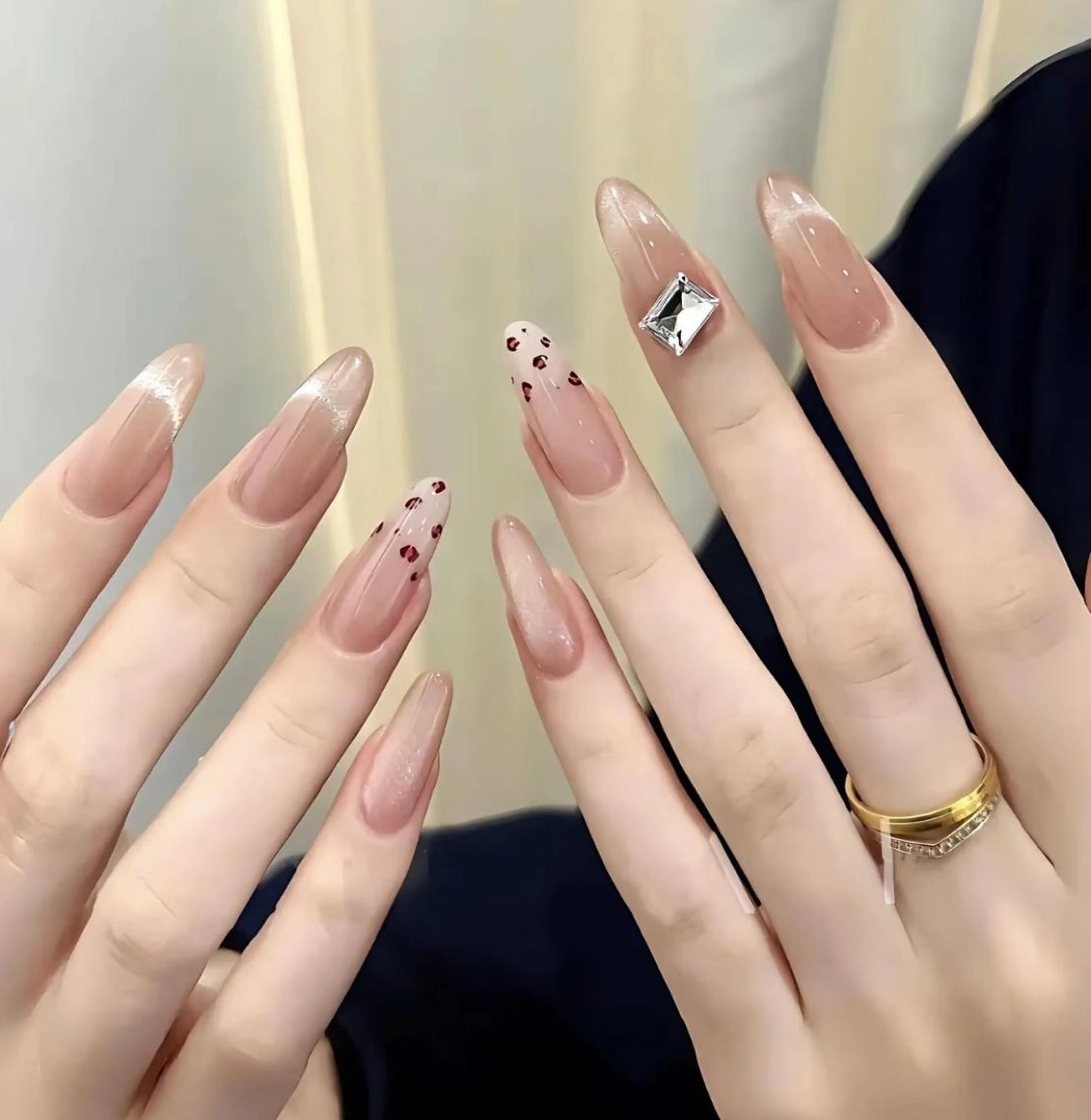 ネイル ハンドネイル ハンドケア MoonNail リサのネイルデザイン