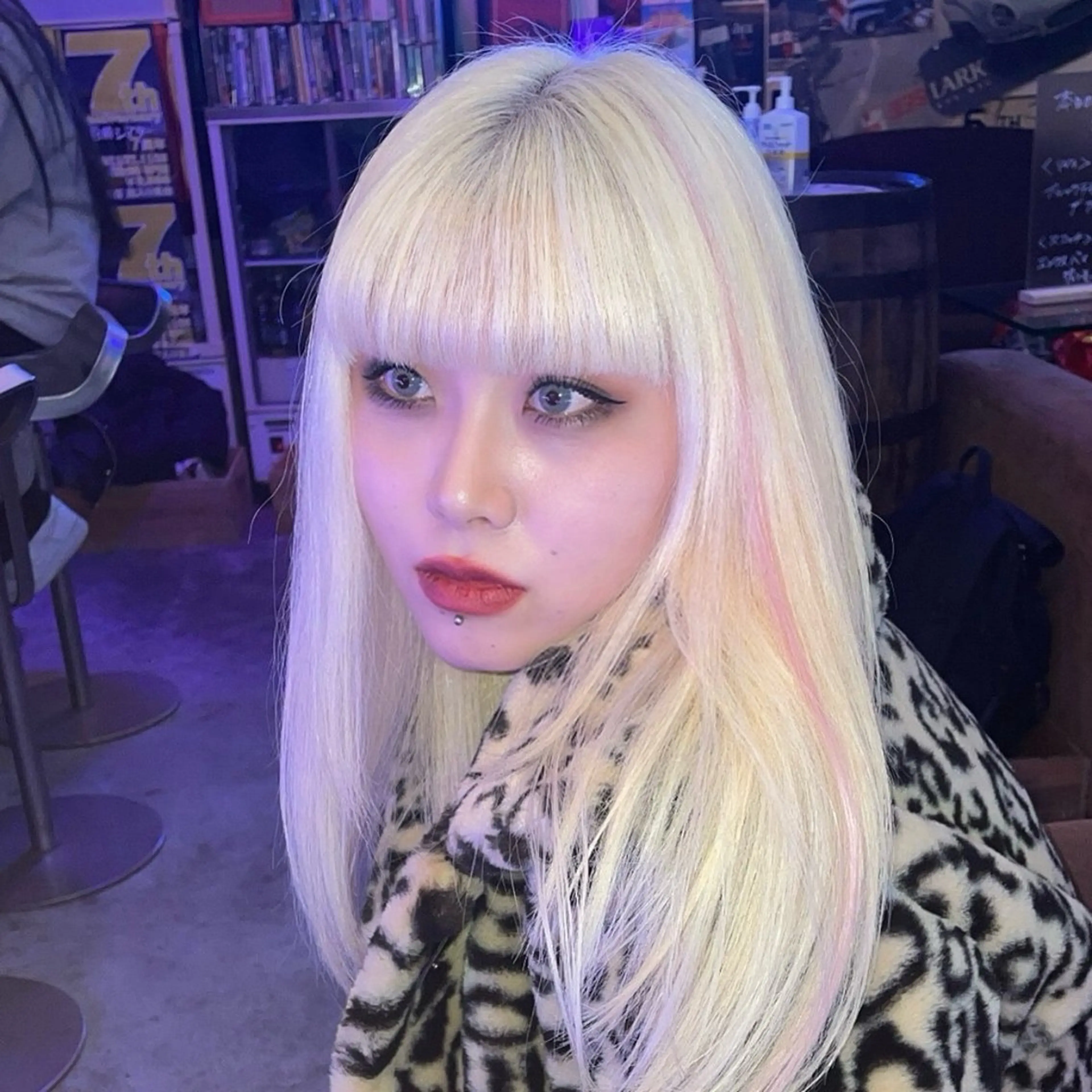 ロング カラー シールエクステ ブロンド デザインカラー ハイトーンカラー インナーカラー ハイトーン/エクステ 韓国風/y2kカイラのヘアスタイル