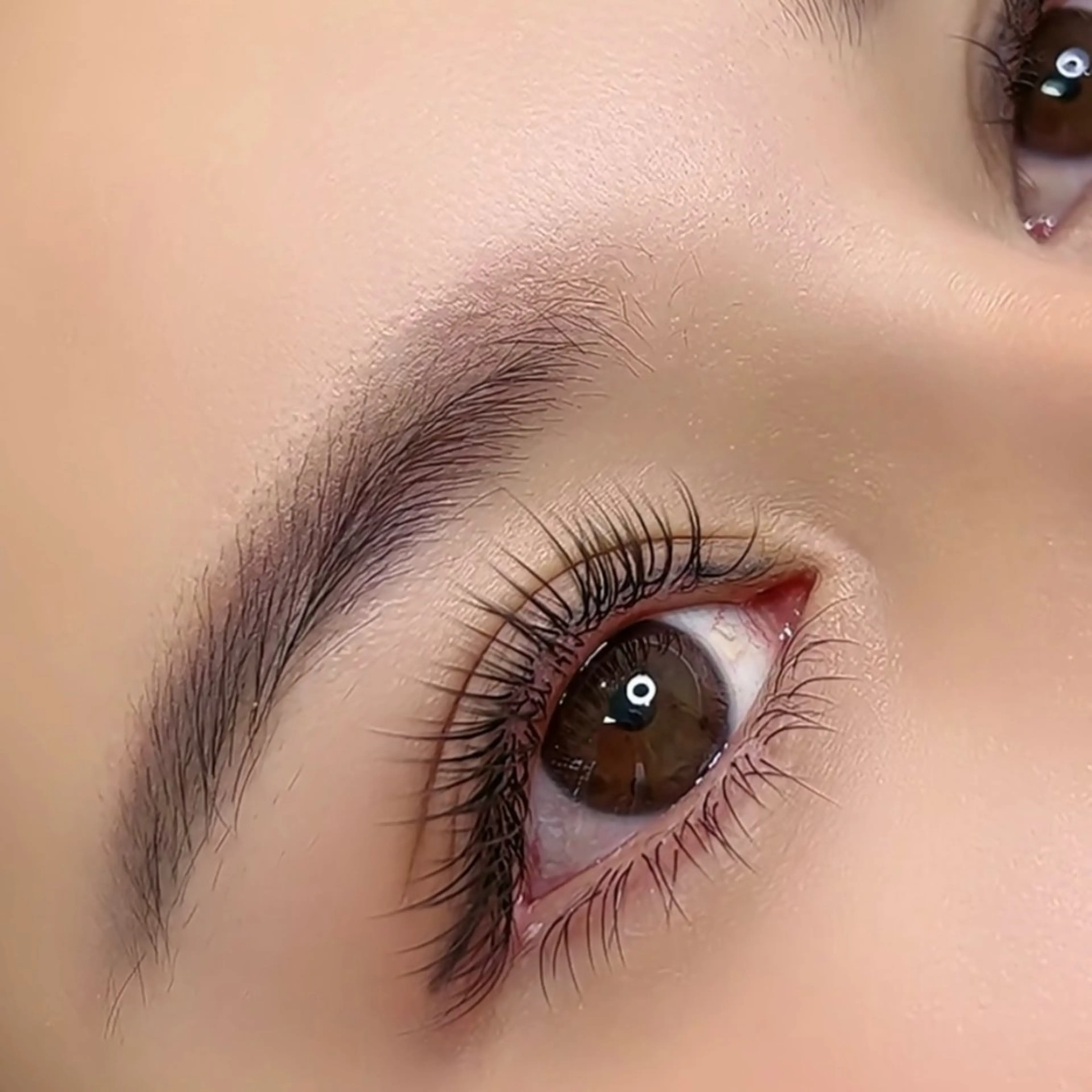 マツエク・マツパ 束感まつ毛 カラーマツエク フラットラッシュ パリジェンヌラッシュリフト まつげパーマ ミユ 横浜のマツエク・マツパデザイン