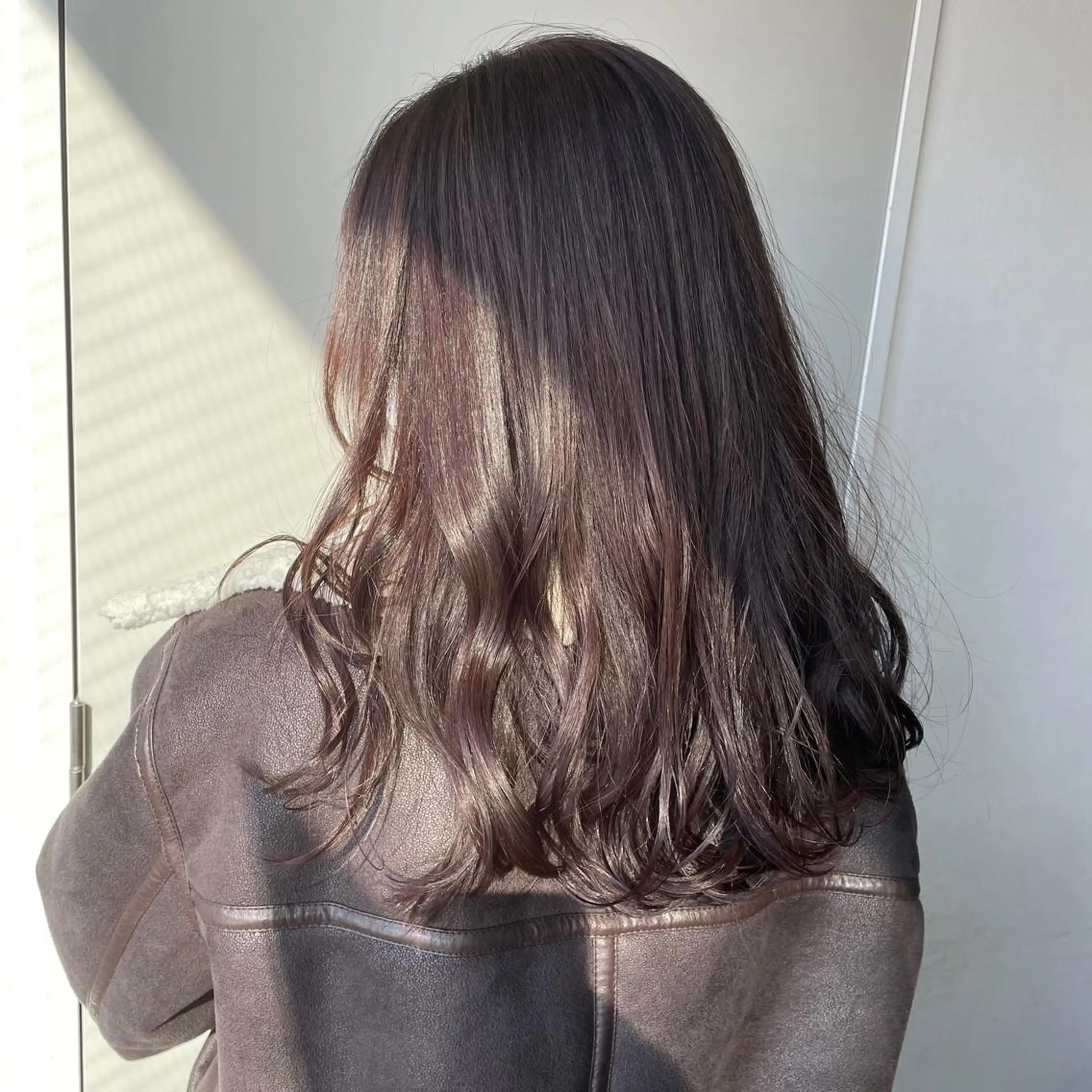 ミディアム カラー 🫧似合わせ前髪/ 小顔カットくろ🫧のヘアスタイル