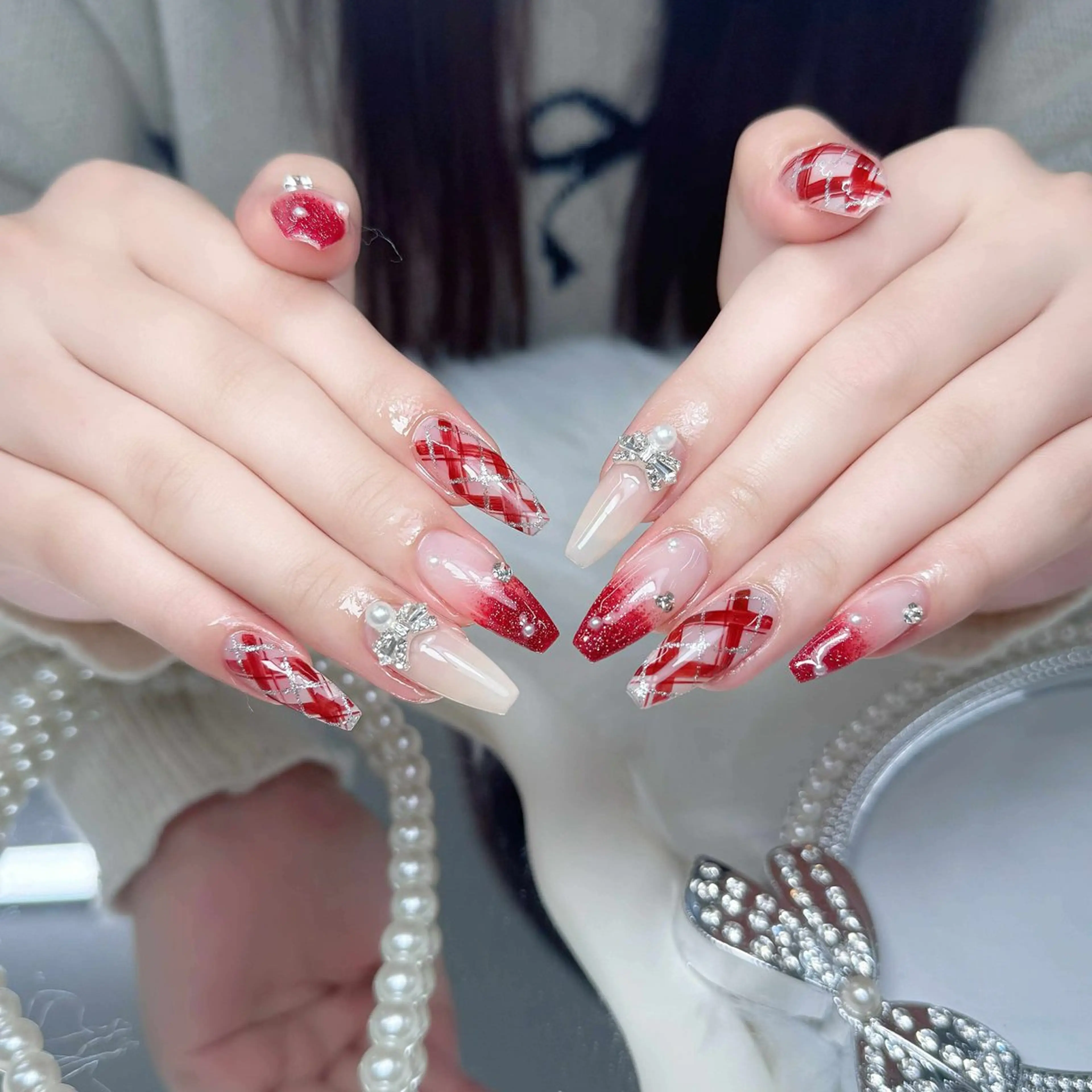 ネイル 赤色 冬ネイル クリスマス ハンドネイル いちご ちゃんのネイルデザイン