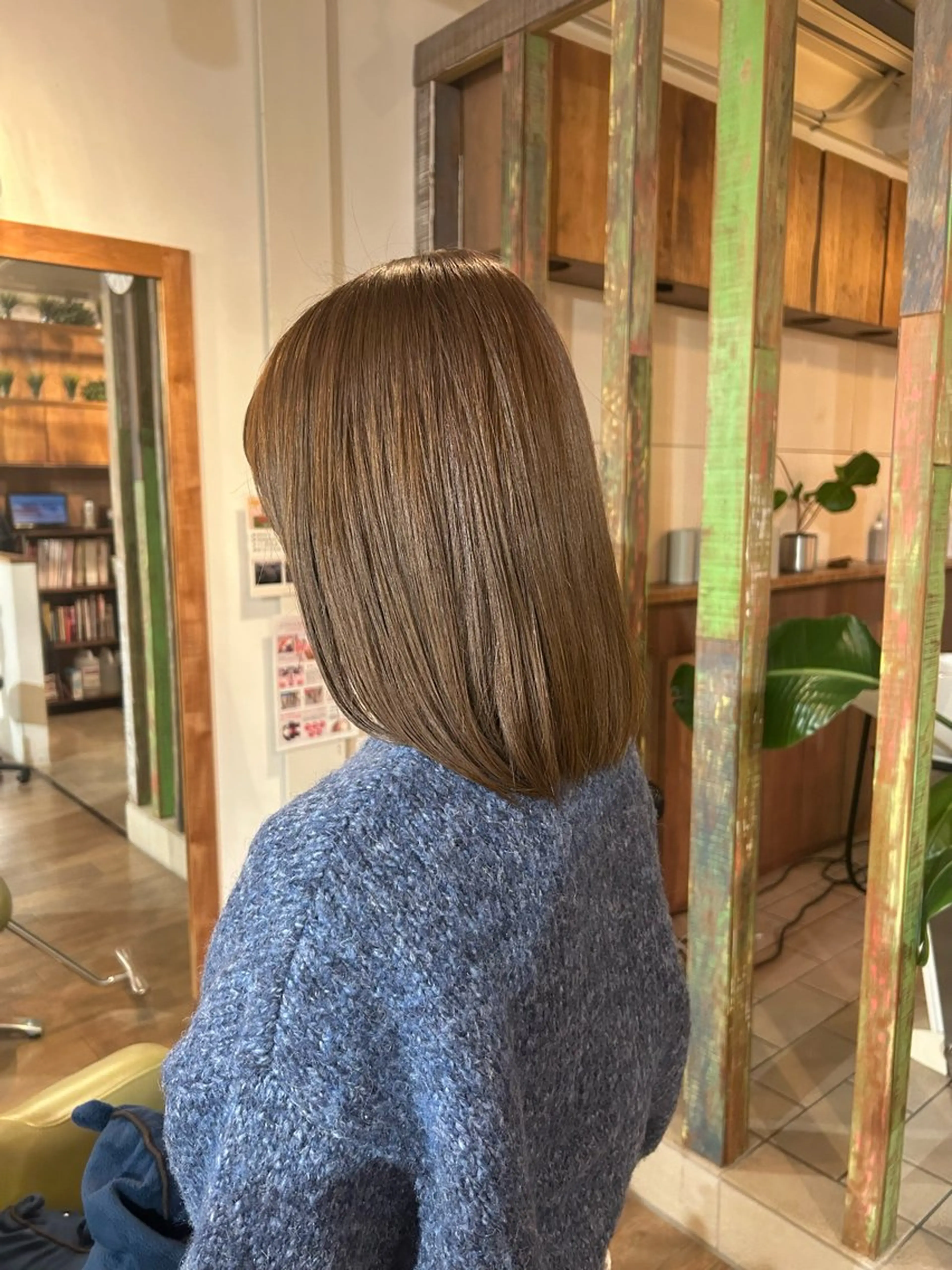 ミディアム 白上 愛佳のヘアスタイル