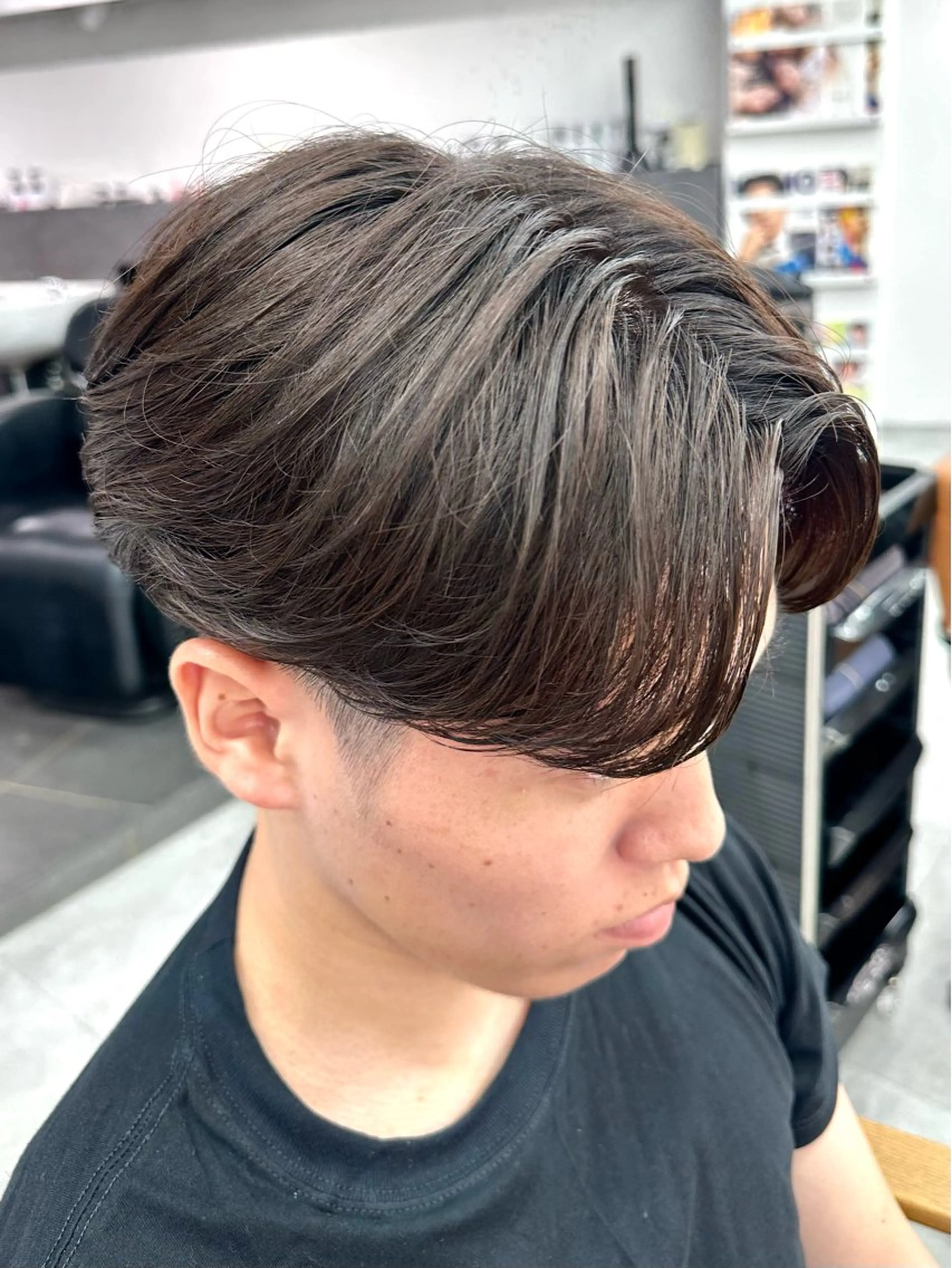 メンズ メンズブリーチ センターパート メンズパーマ 岐津公太 メンズ縮毛矯正のプロのヘアスタイル