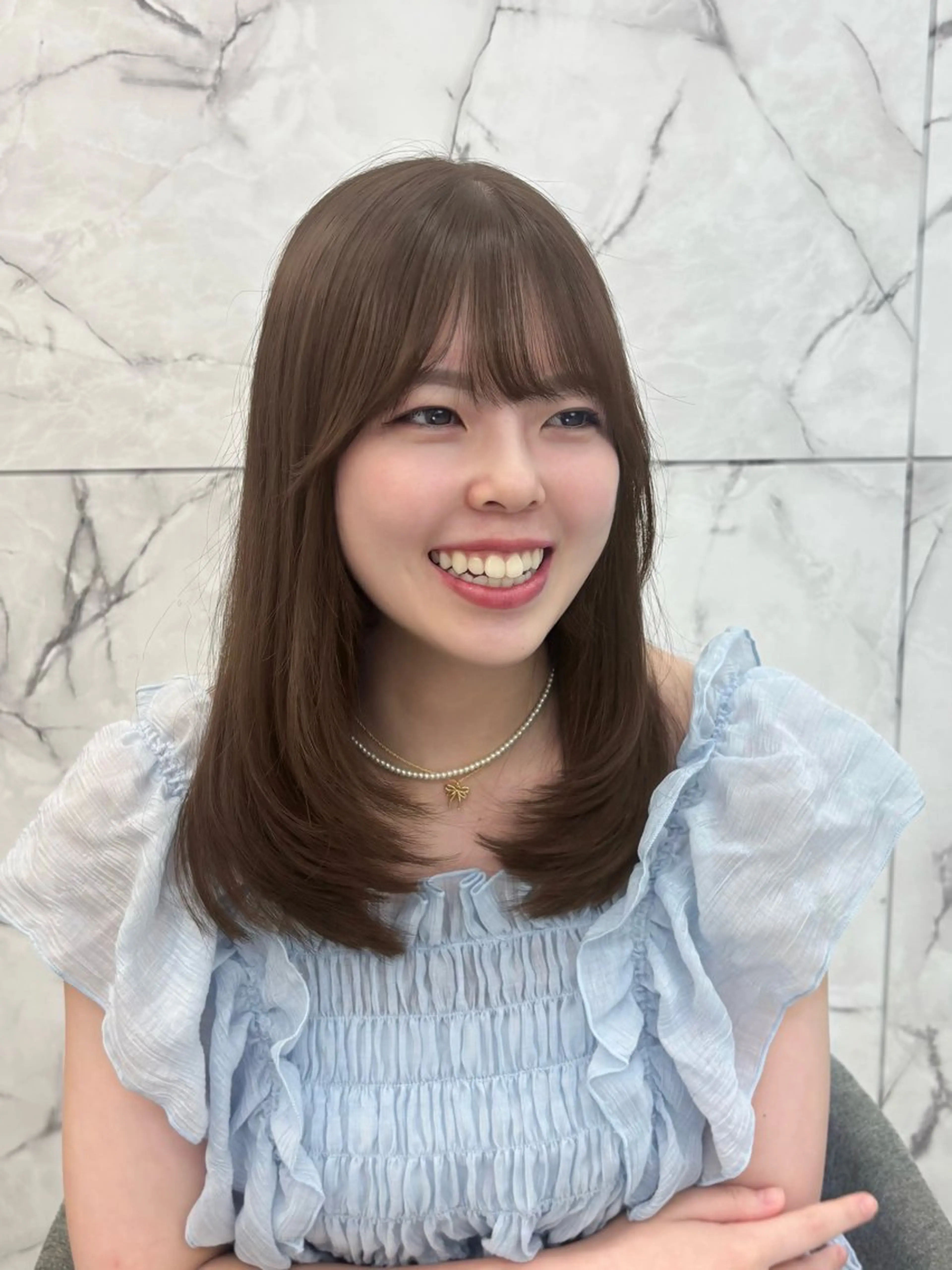 ミディアム カラー i.+OMOTESANDO所属・mei / 艶カラー ミディアム レイヤーのヘアスタイル