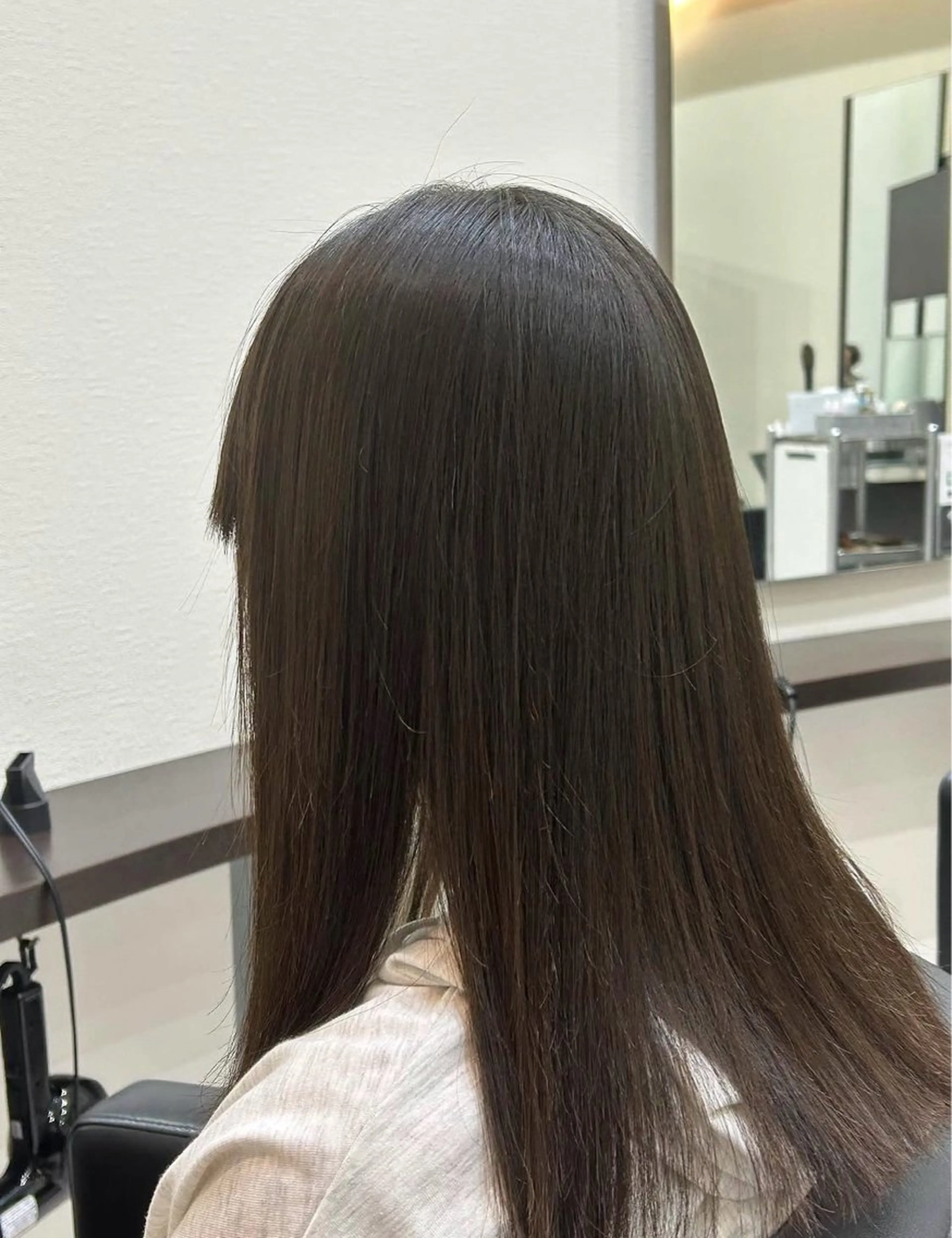 セミロング カラー ヘアカラー 伊奈 愛唯のヘアスタイル